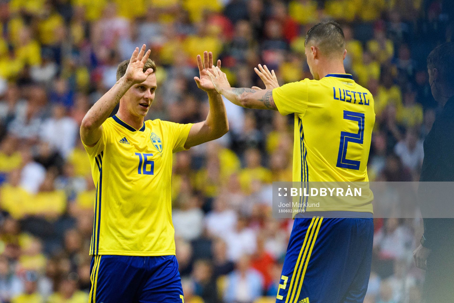 Sveriges Emil Krafth byts ut mot Mikael Lustig