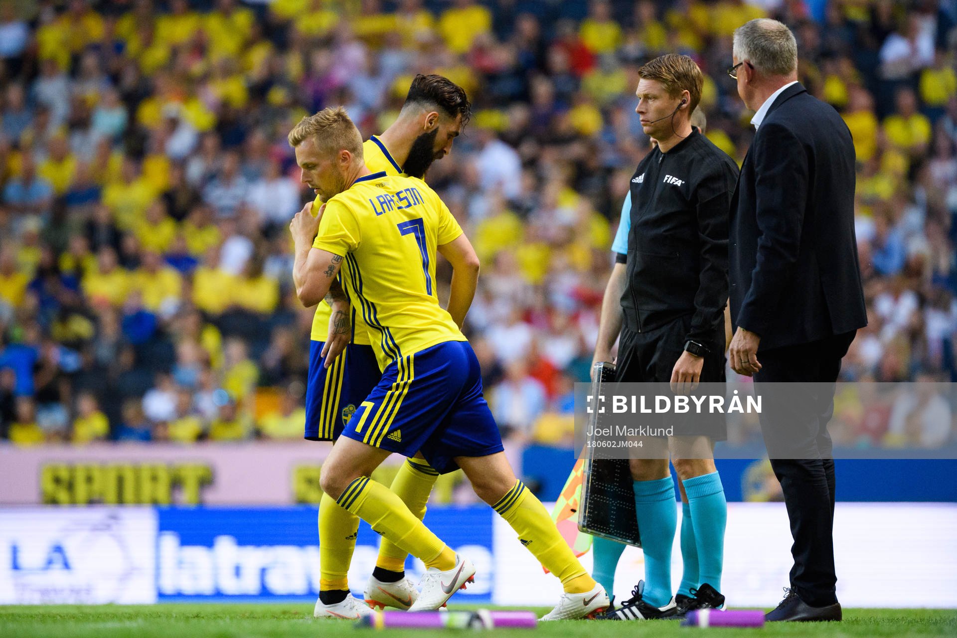 Sveriges Jimmy Durmaz byts ut mot Sebastian Larsson