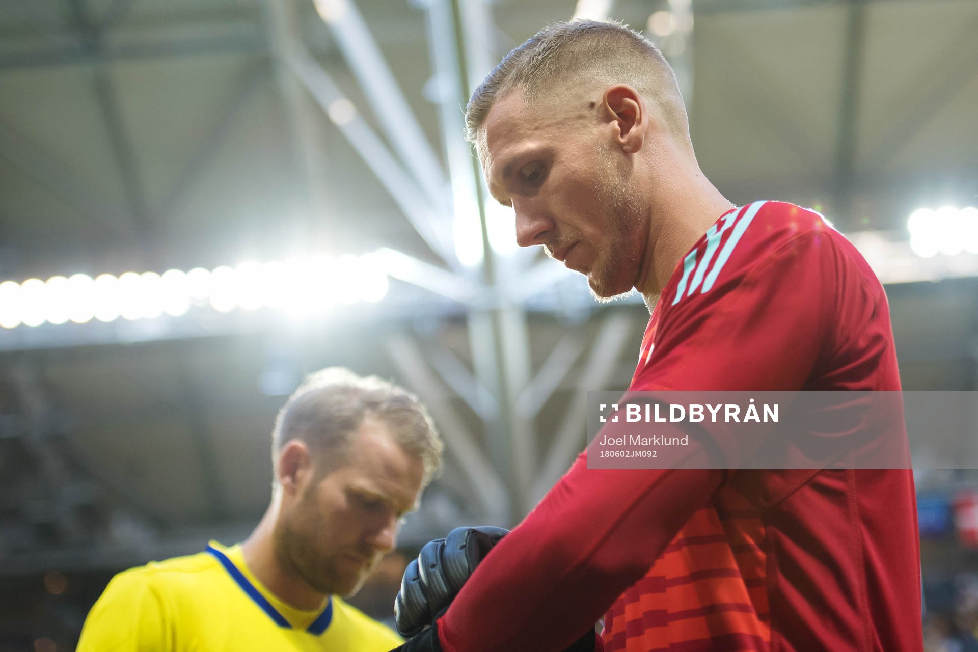 Ola Toivonen och målvakt Robin Olsen