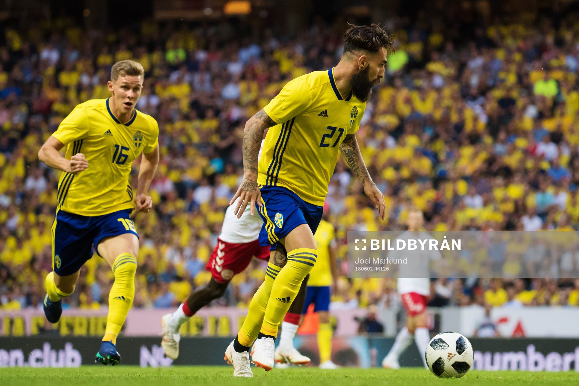 Sveriges Emil Krafth och Jimmy Durmaz