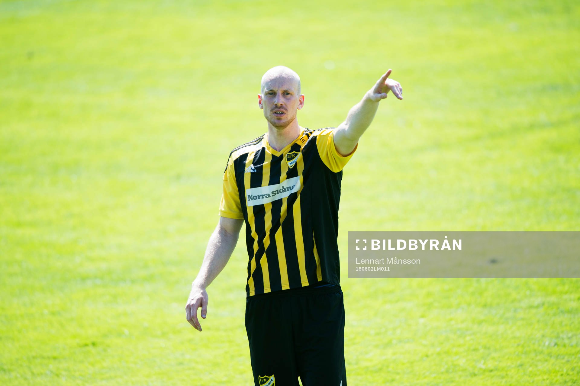 IFK Hässleholms Simon Henningsson i matchen i division 2