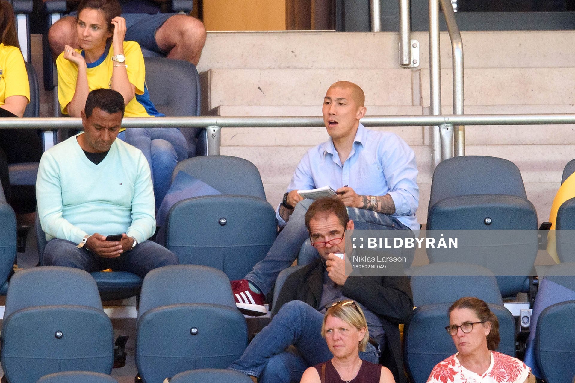 Cha Du-Ri, koreansk scout, på läktaren