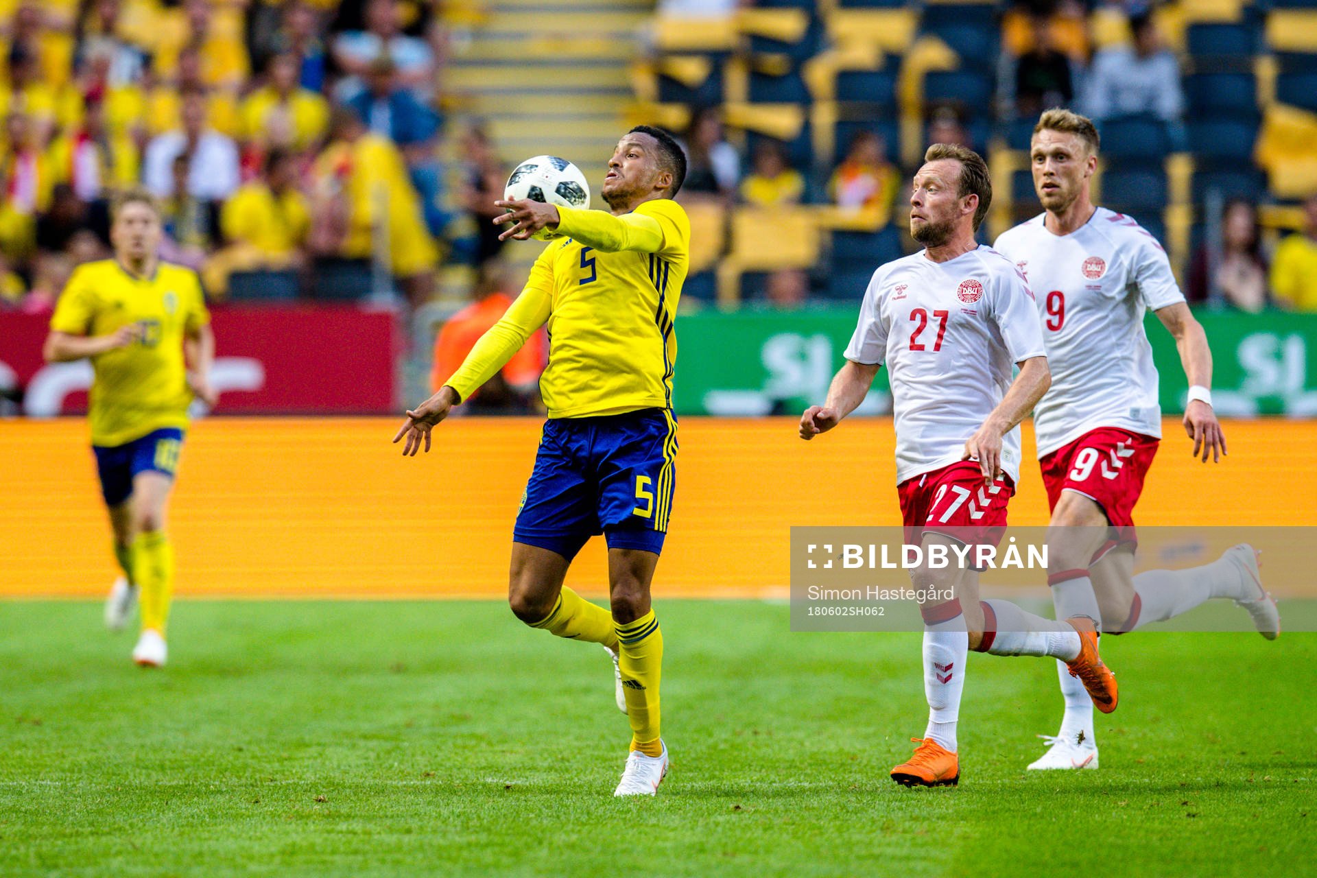 Sveriges Martin Olsson jagas av Danmarks Michael