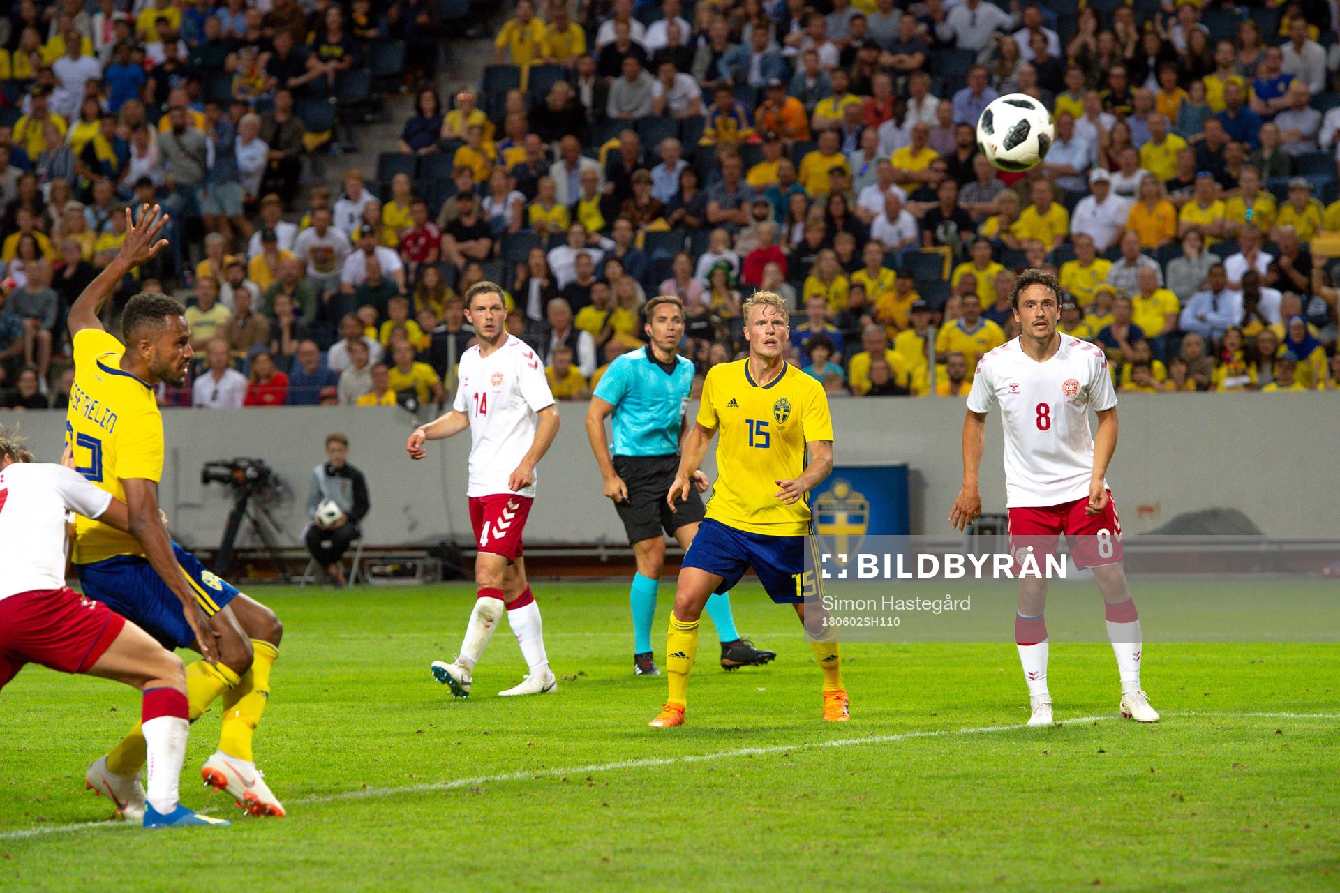 Sveriges Isaac Keise Thelin och Oscar Hiljemark vid en