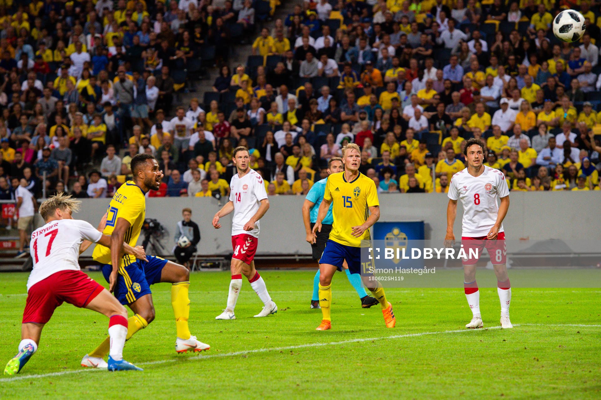 Sveriges Isaac Keise Thelin och Oscar Hiljemark vid en