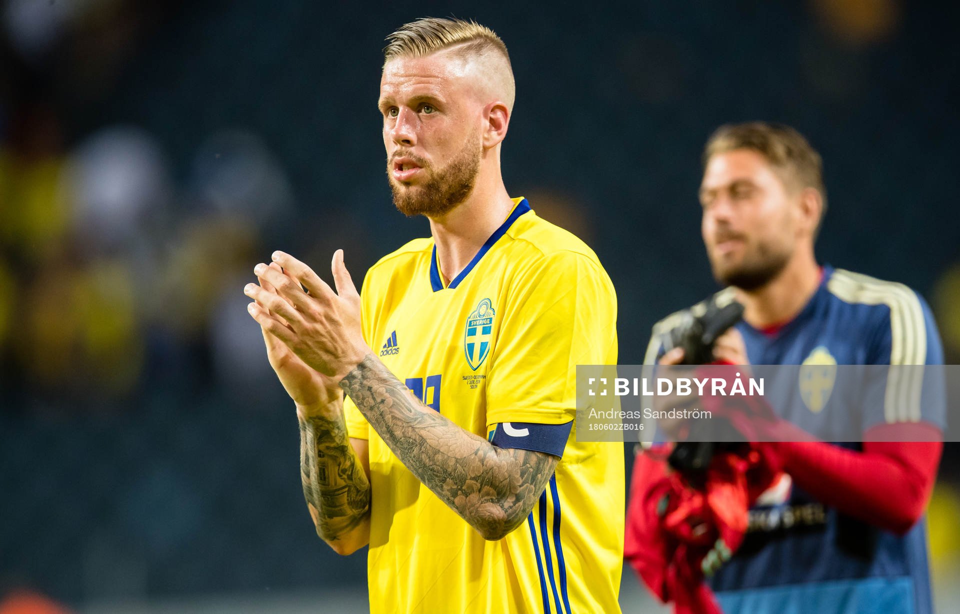 Sveriges Pontus Jansson tackar publiken