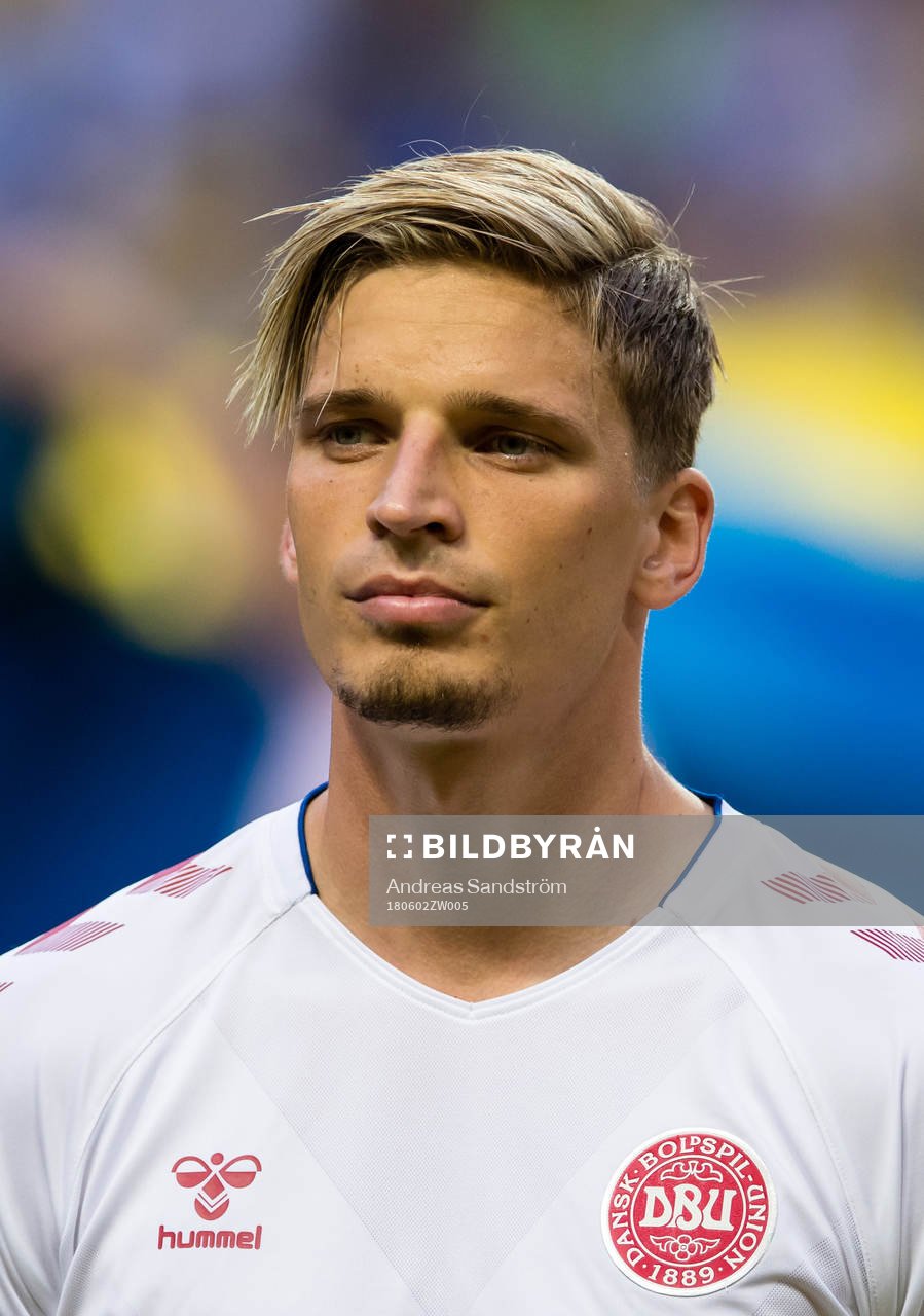 Danmarks Jens Stryger Larsen före träningslandskampen i