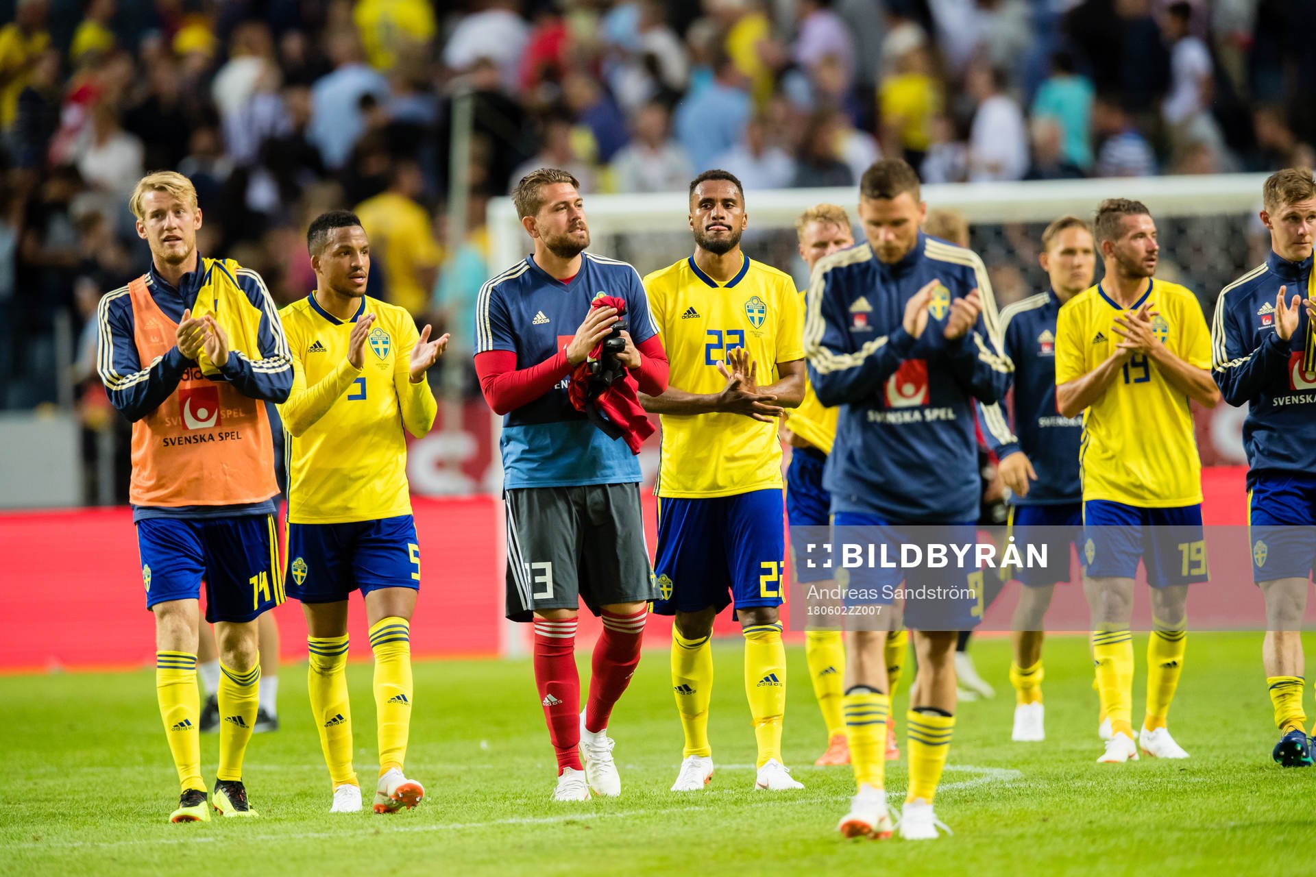 Sveriges spelare tackar fansen