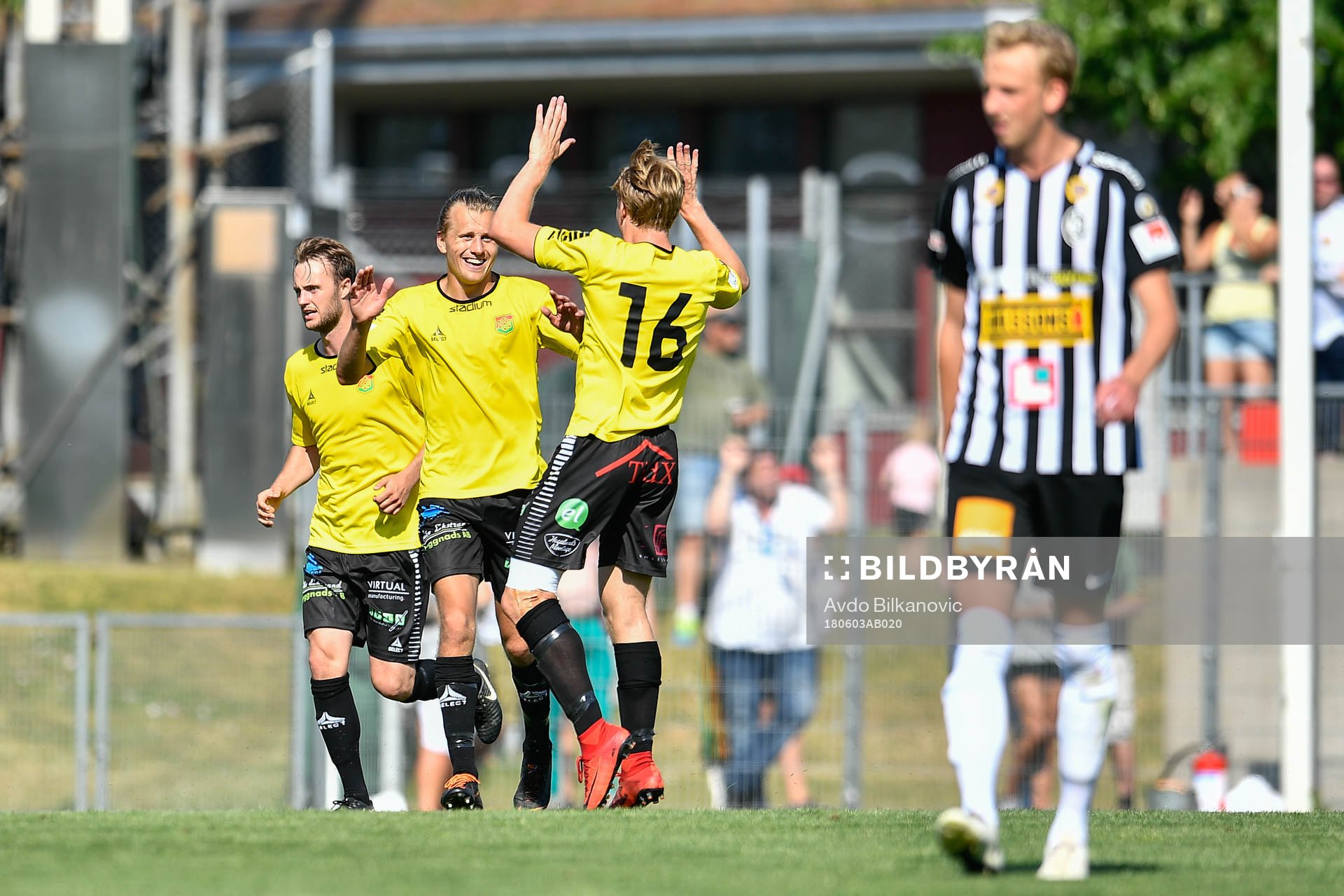 GAIS Jesper Westermark jublar efter att han kvitterat till 1-1 under fotbollsmatchen i Superettan mellan Landskrona och GAIS den 3 juni 2018 i Landskrona.