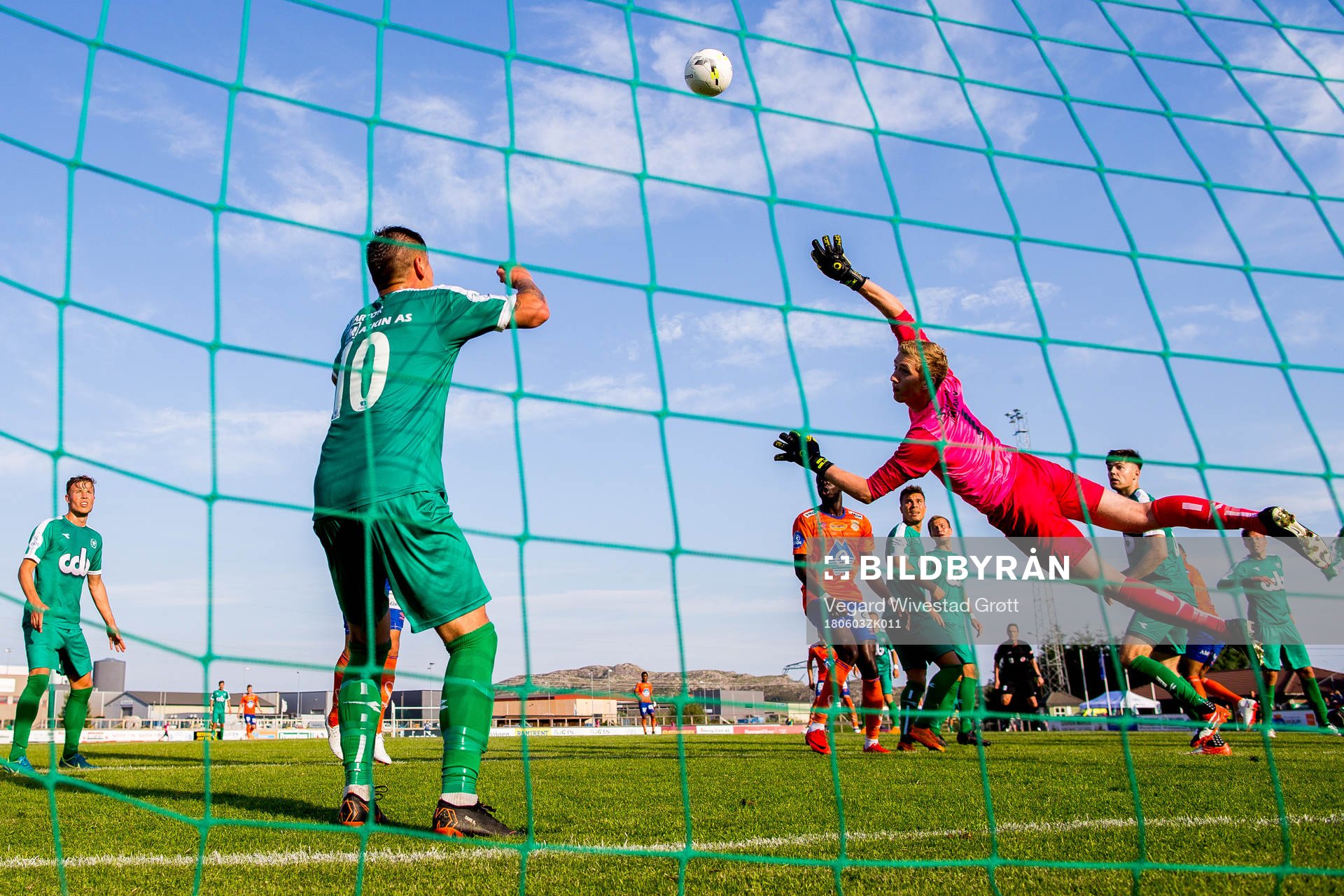 Alexander Dang of Nest-Sotra saves the ball