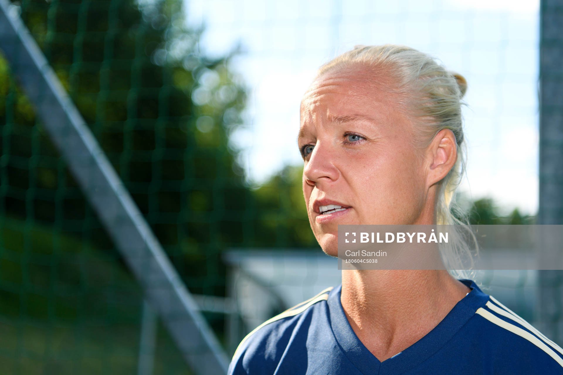 Caroline Seger blir intervjuad