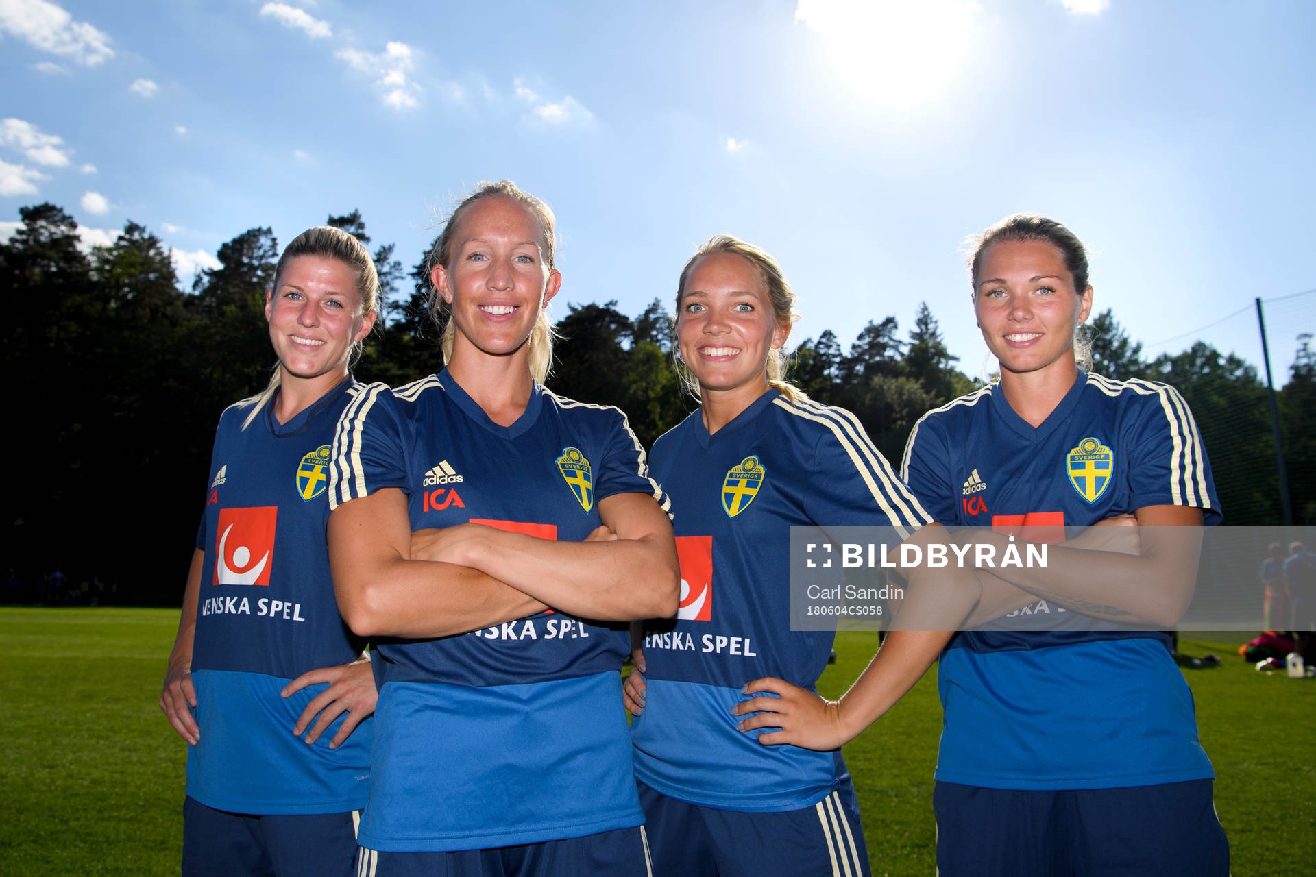 Olivia Schough, Julia Roddar, Elin Rubensson och målvakt