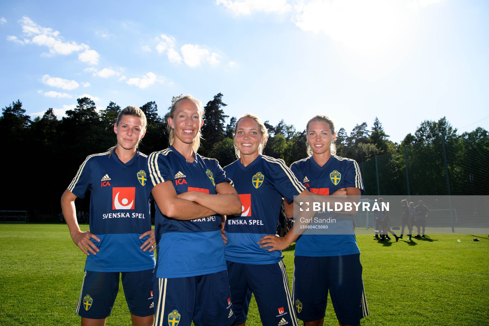 Olivia Schough, Julia Roddar, Elin Rubensson och målvakt