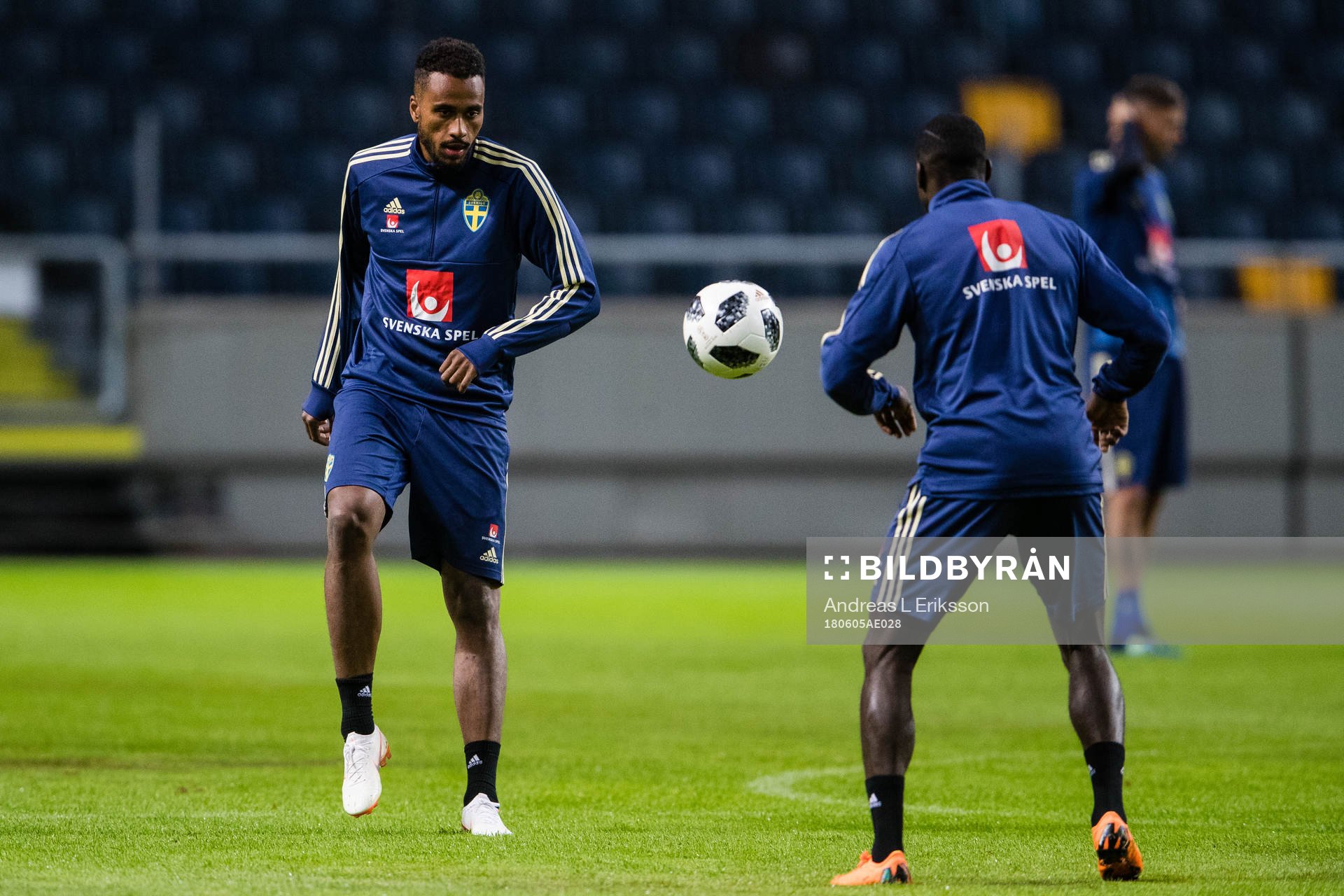 Sveriges Isaac Keise Thelin och Ken Sema