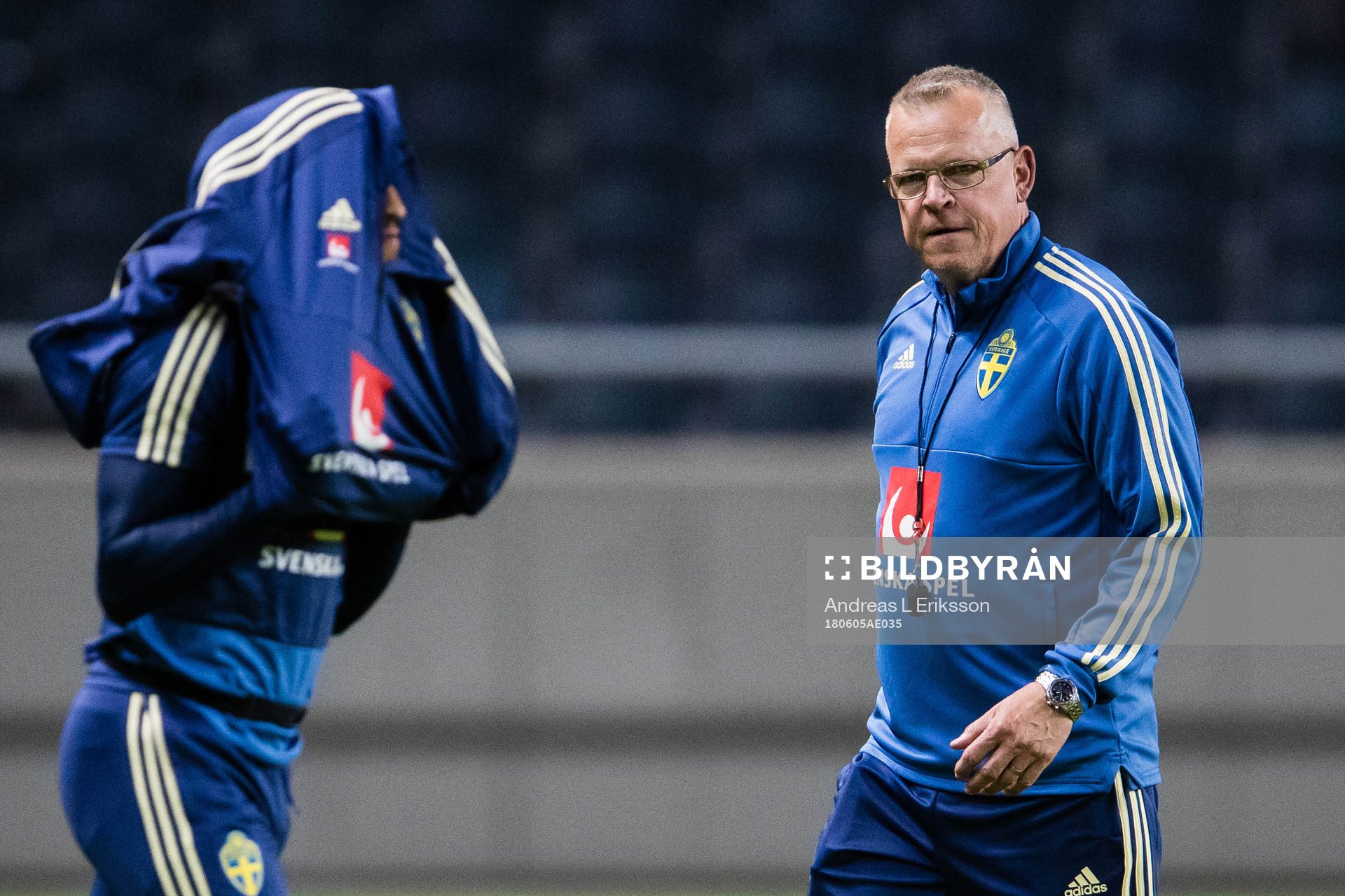 Sveriges Martin Olsson och förbundskapten Janne Andersson