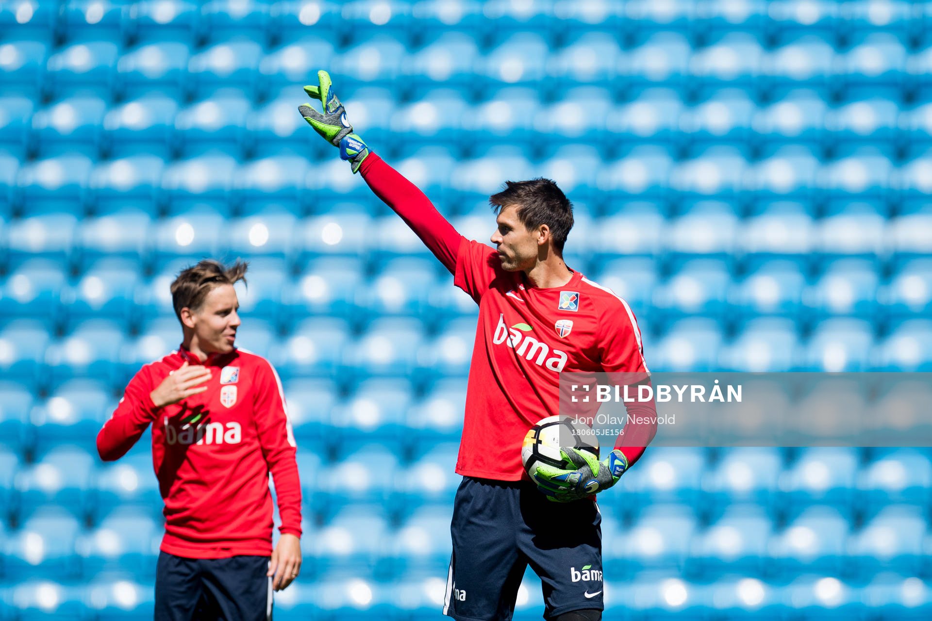 Stefan Johansen and goalkeeper Rune Almenning Jarstein of