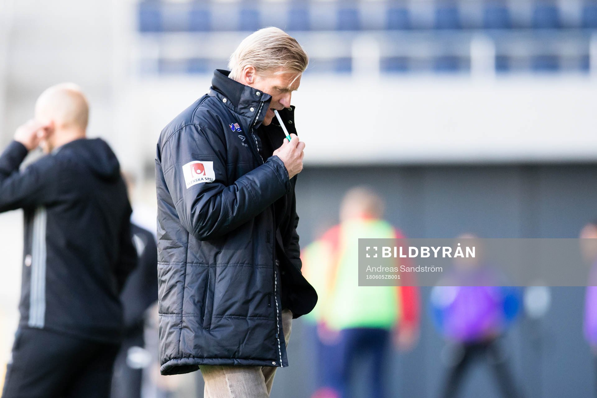 Gefles tränare Johan Mjällby ser fundersam ut