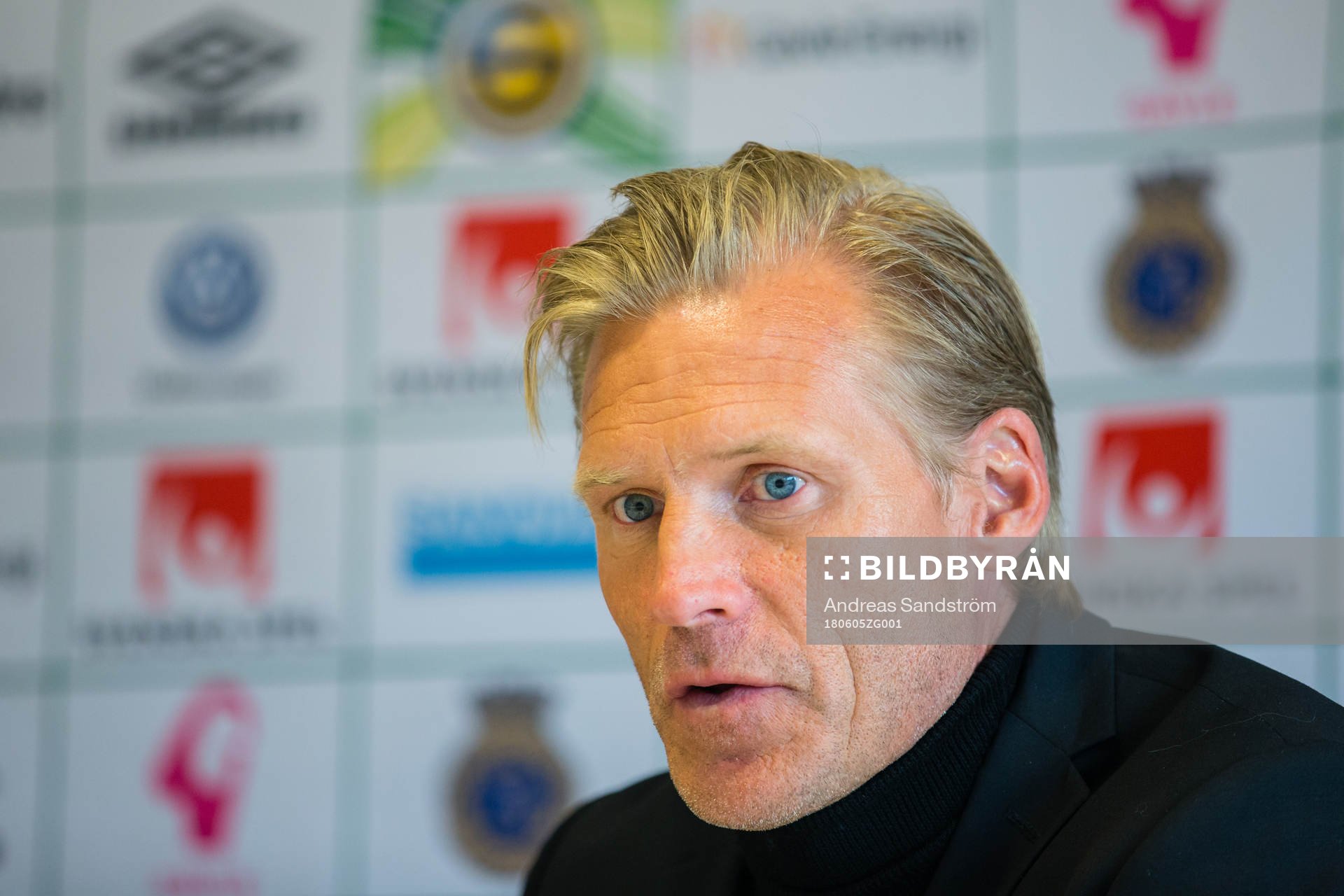 Gefles tränare Johan Mjällby på presskonferensen