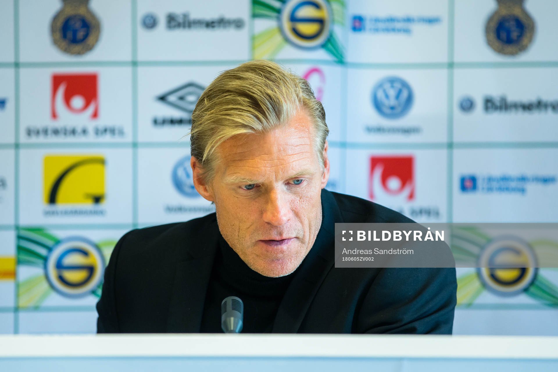Gefles tränare Johan Mjällby på presskonferensen