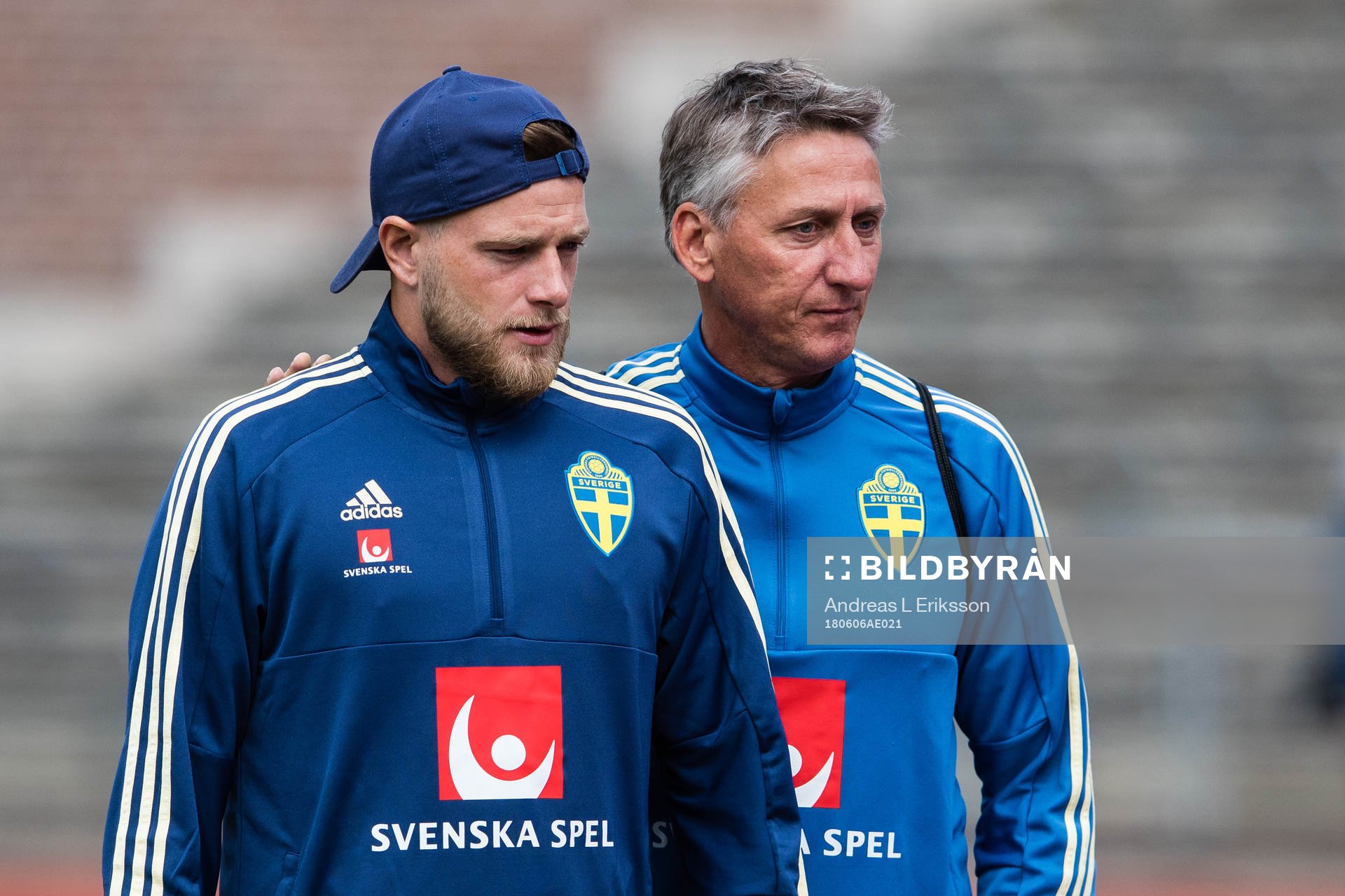 Sveriges John Guidetti och säkerhetsansvarig Jan Gustavsson