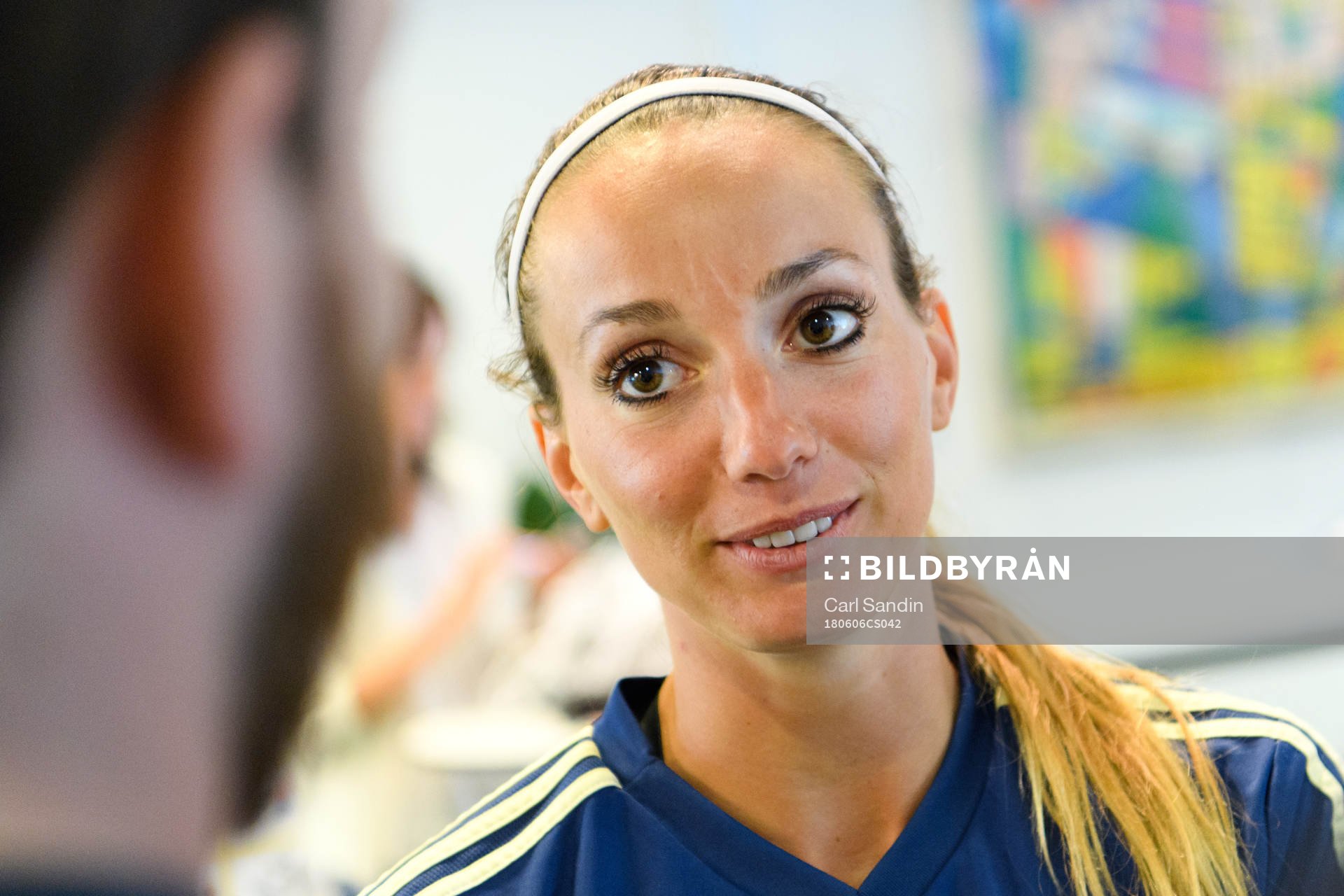 Kosovare Asllani blir intervjuad