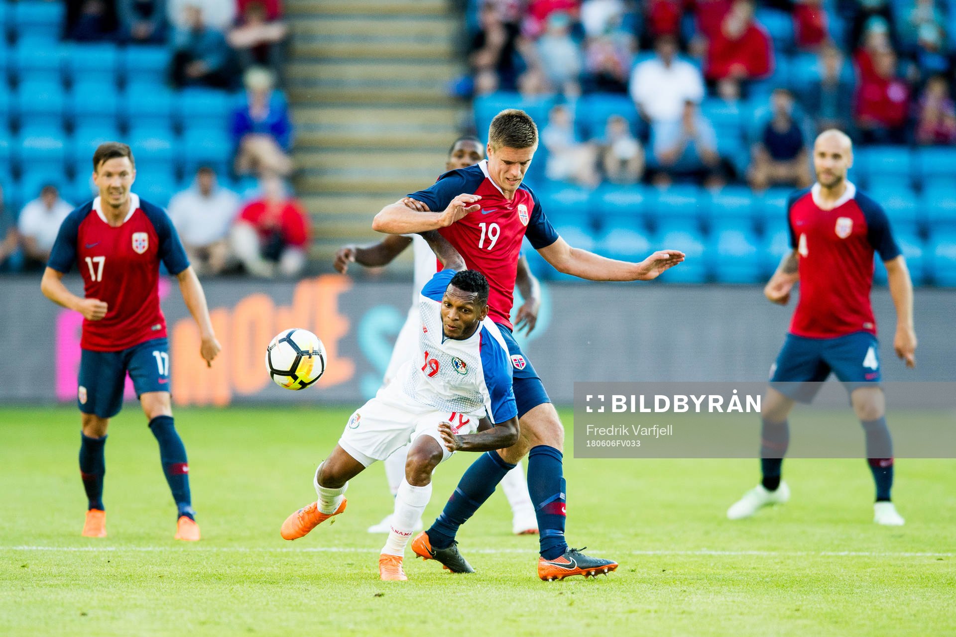 Alberto Quintero of Panama and Markus Henriksen of Norway