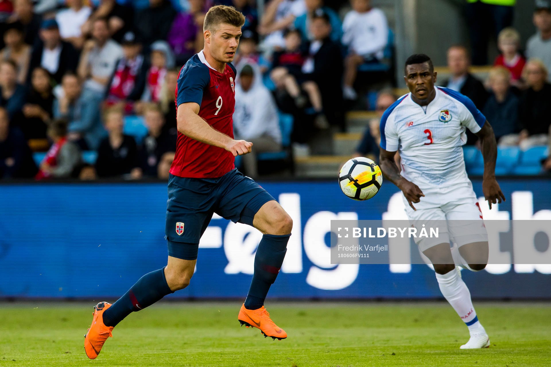 Alexander Sørloth of Norway and Harold Cummings of Panama