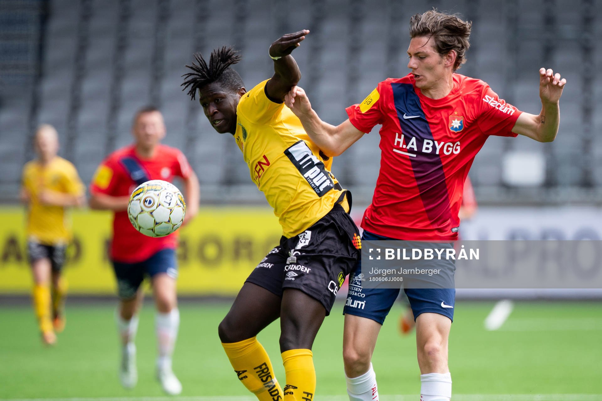 Elfsborgs Musa M'Benga och Örgrytes Max Vinberg