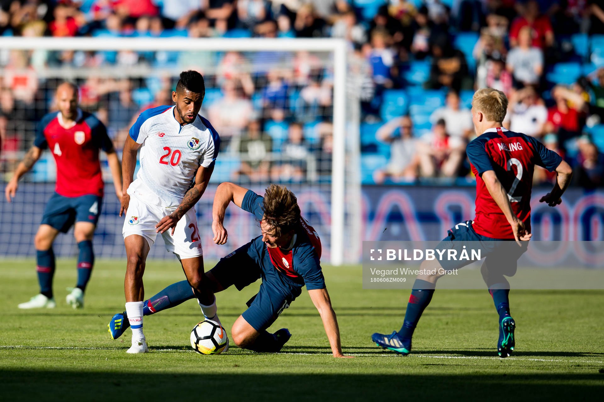 Aníbal Godoy of Panama and Sander Berge of Norway