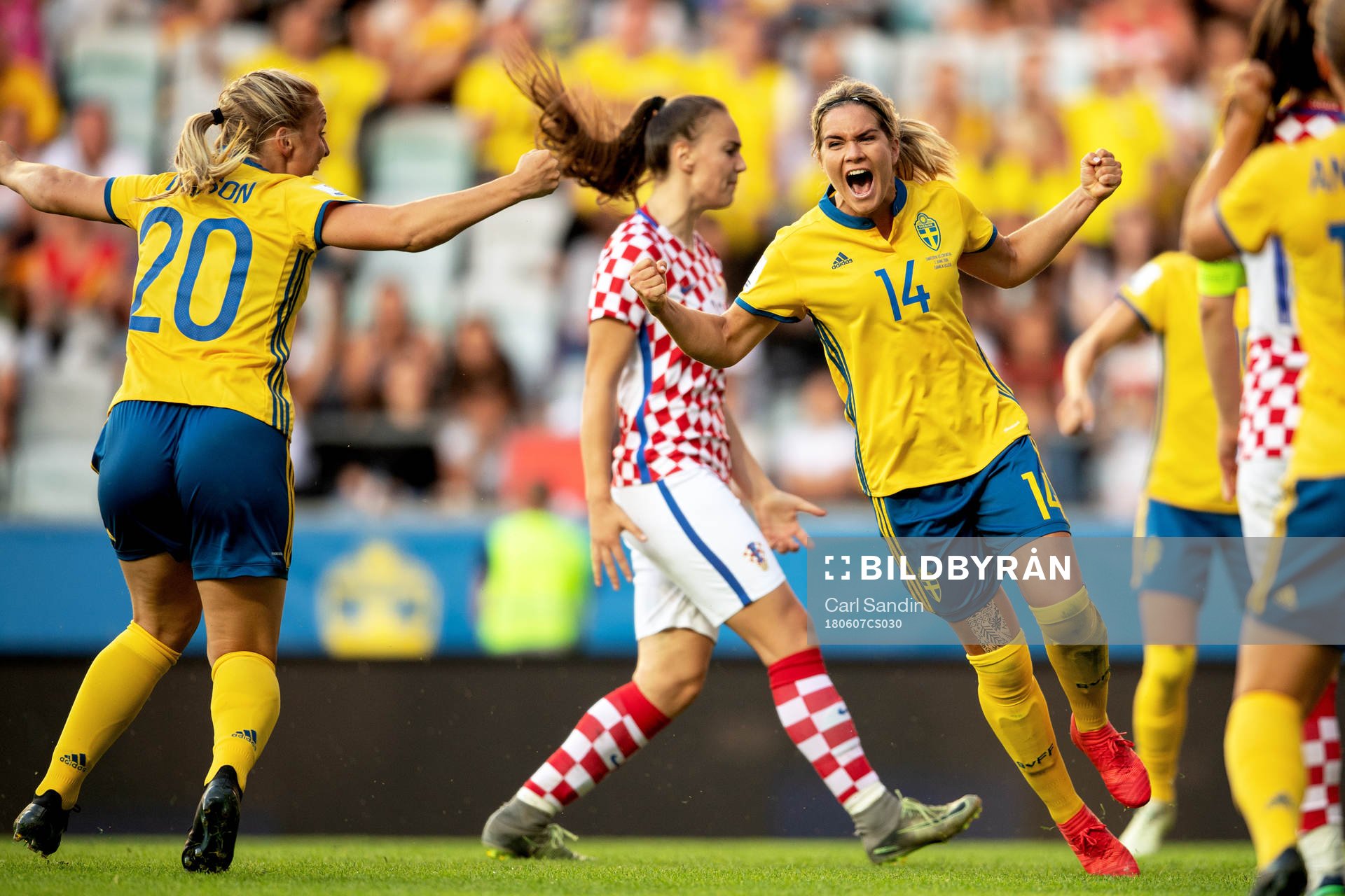 Sveriges Hanna Folkesson jublar efter 4-0 under VM-kvalmatchen i fotboll mellan Sverige och Kroatien den 7 juni 2018 i Göteborg.