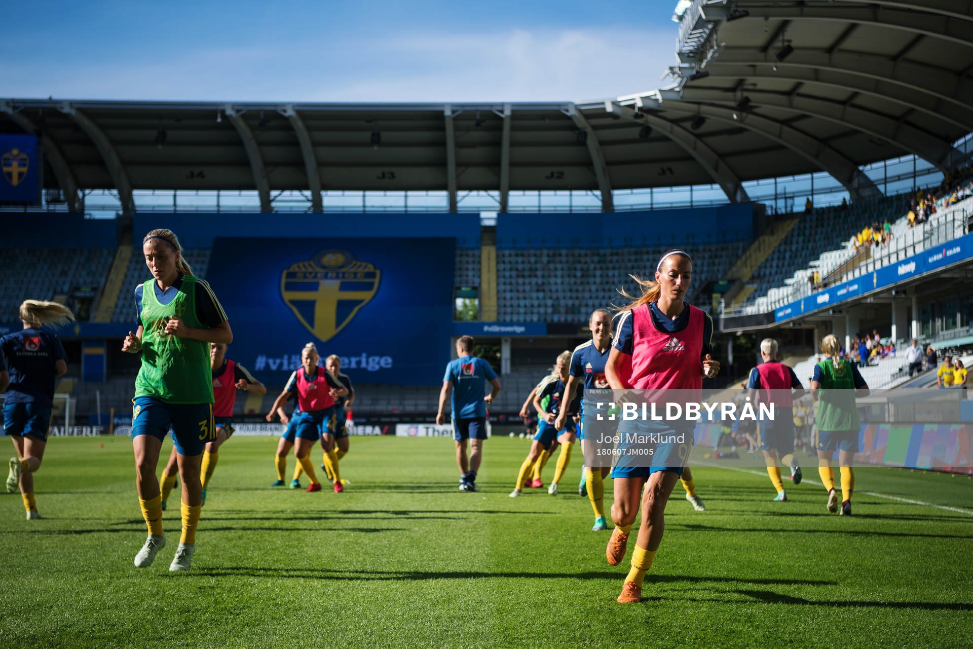 Sveriges Linda Sembrant och Kosovare Asllani värmer upp
