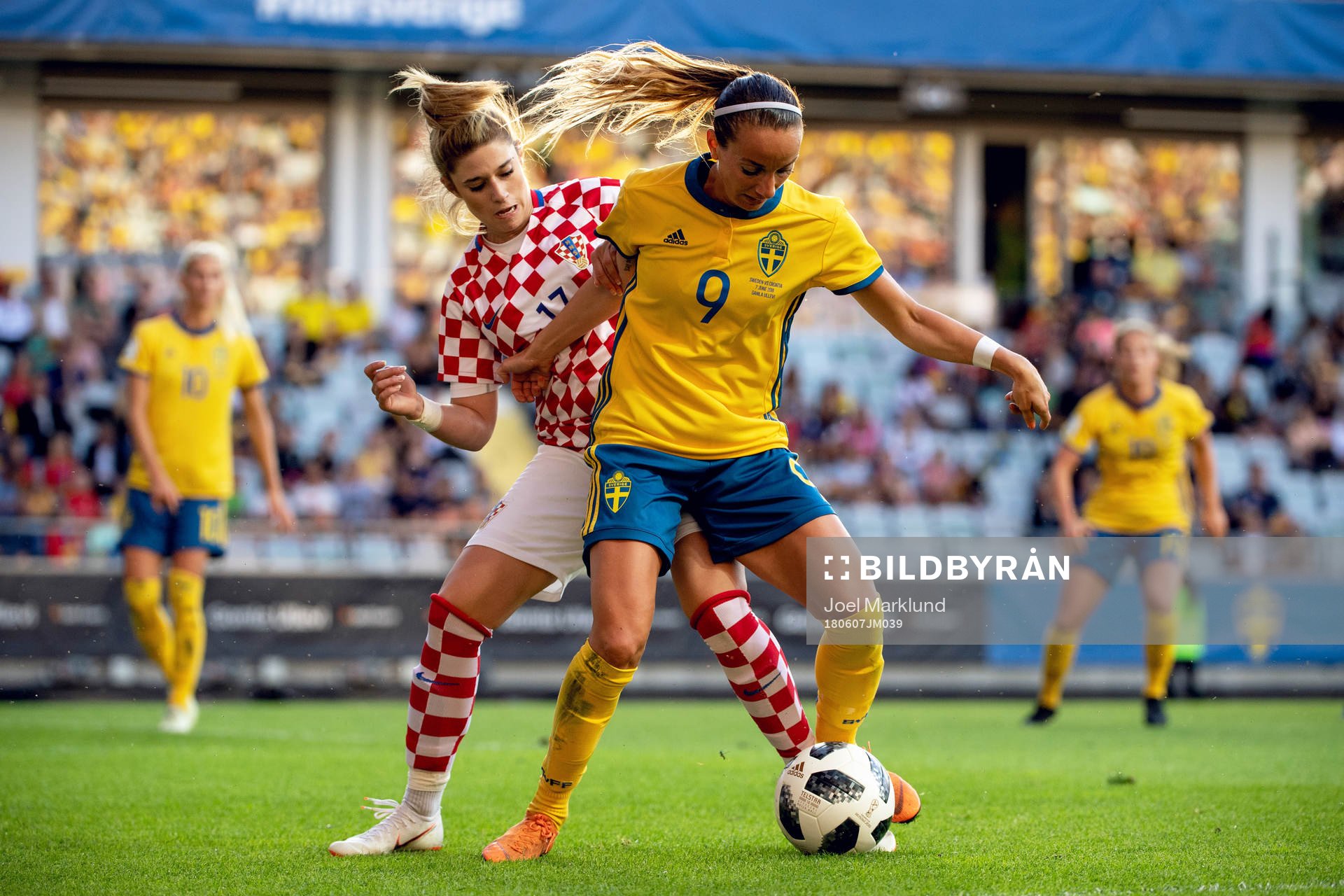 Kroatiens Monika Conjar och Sveriges Kosovare Asllani