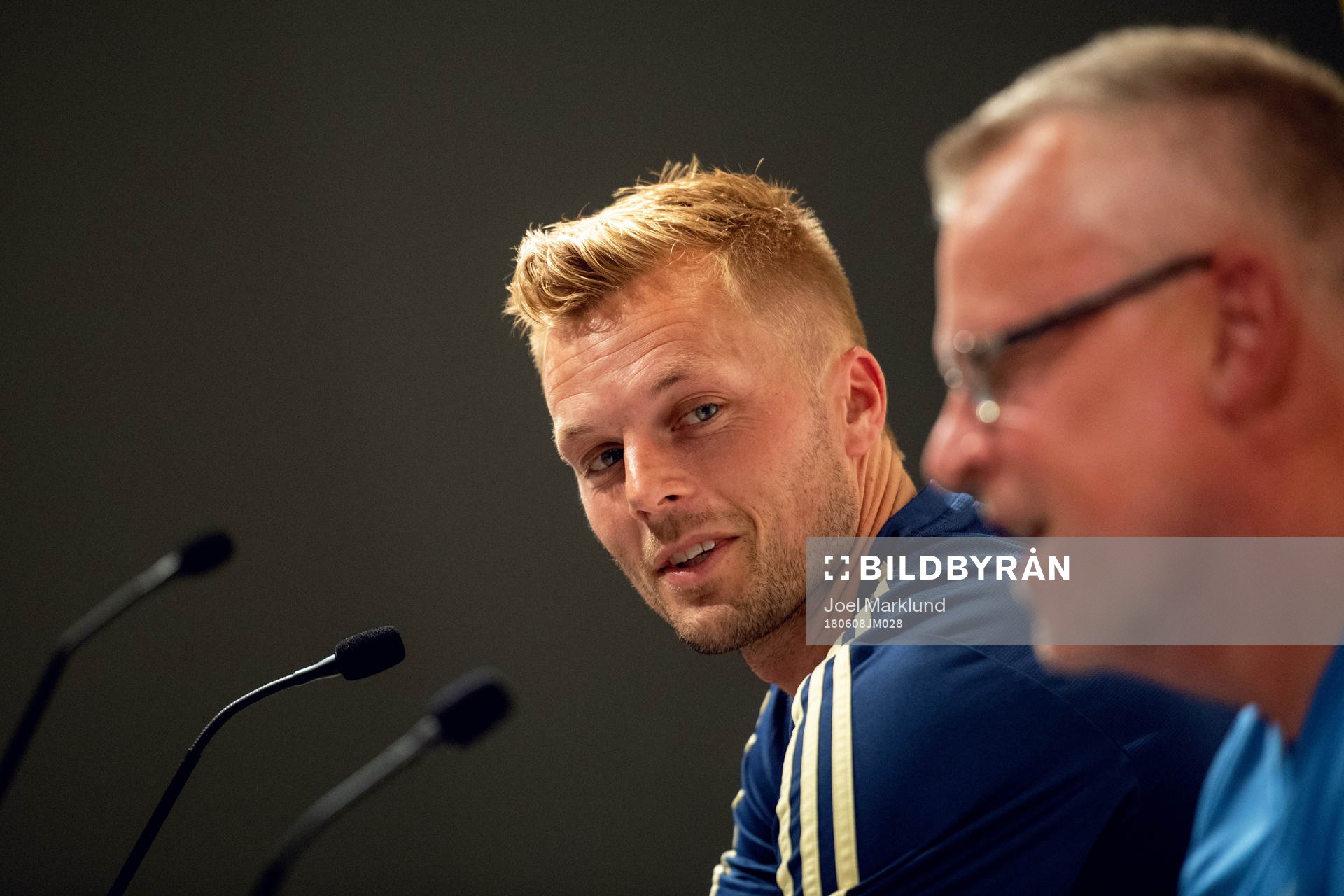 Sveriges Sebastian Larsson och förbundskapten Janne