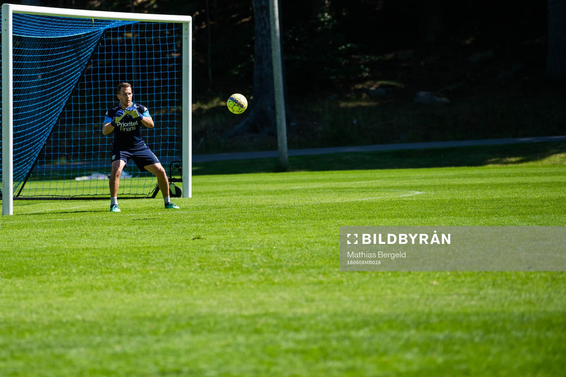 Tobias Hysén står i mål