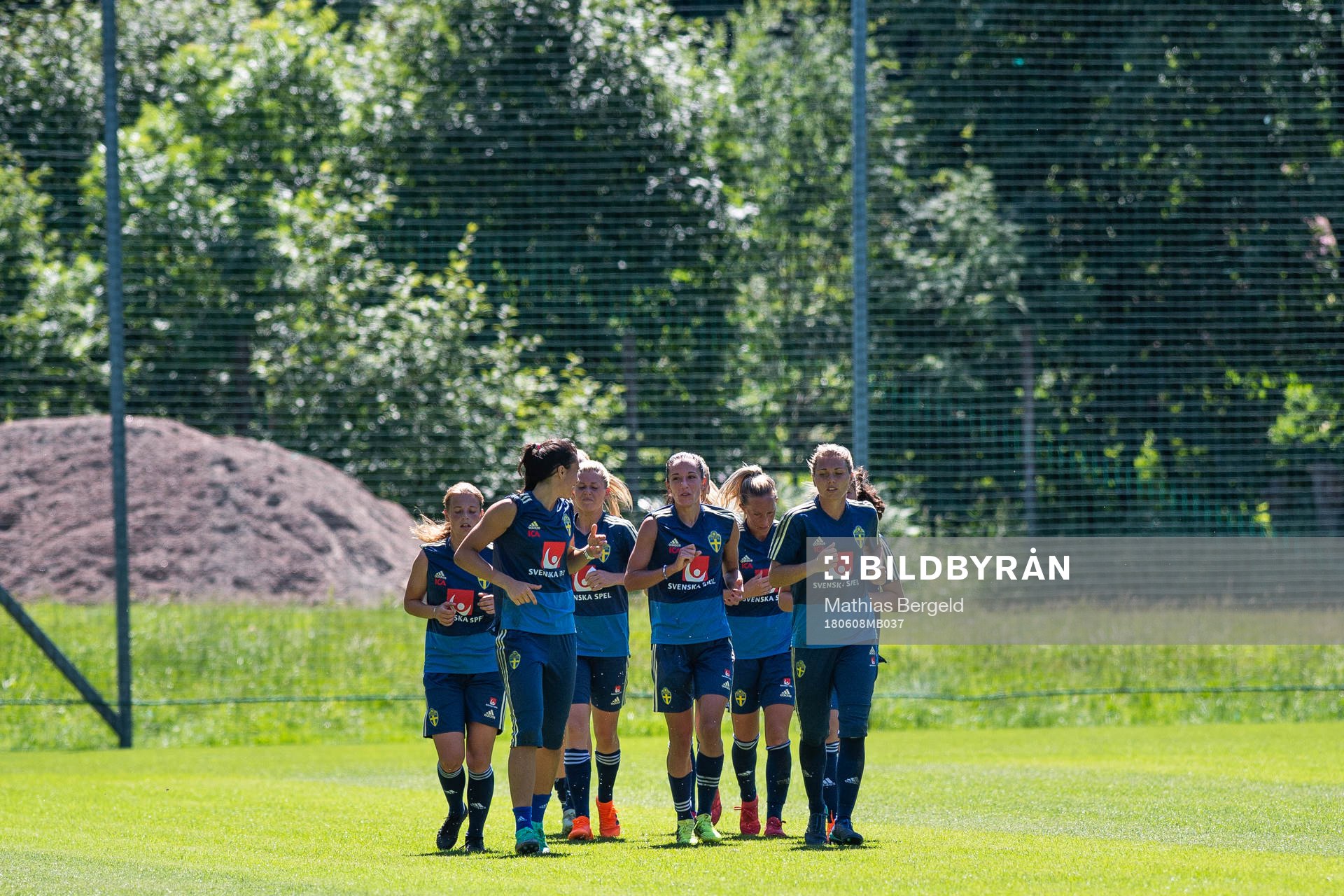 Spelarna joggar ner