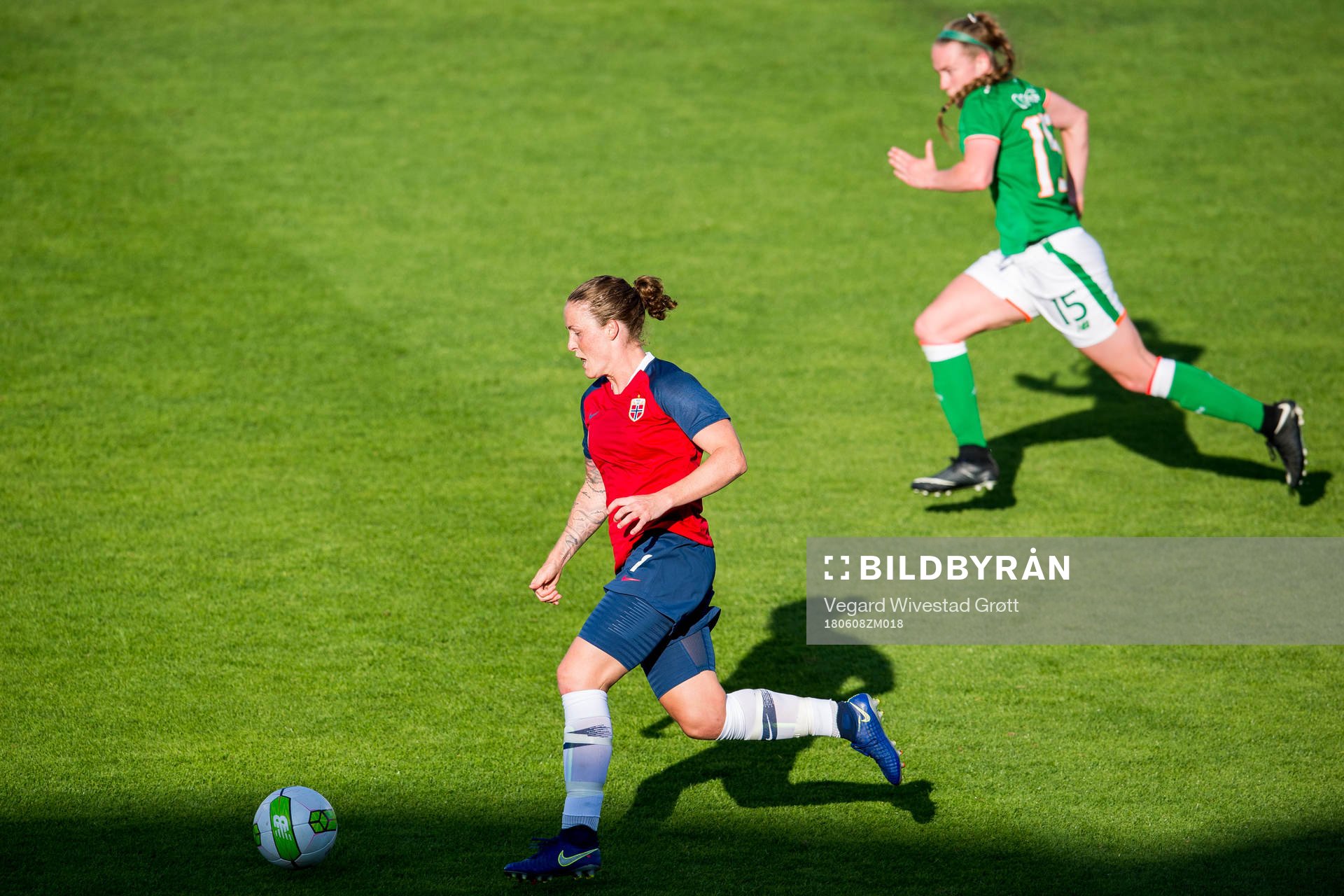 Isabell Lehn Herlovsen of Norway and Claire O’Riordan of