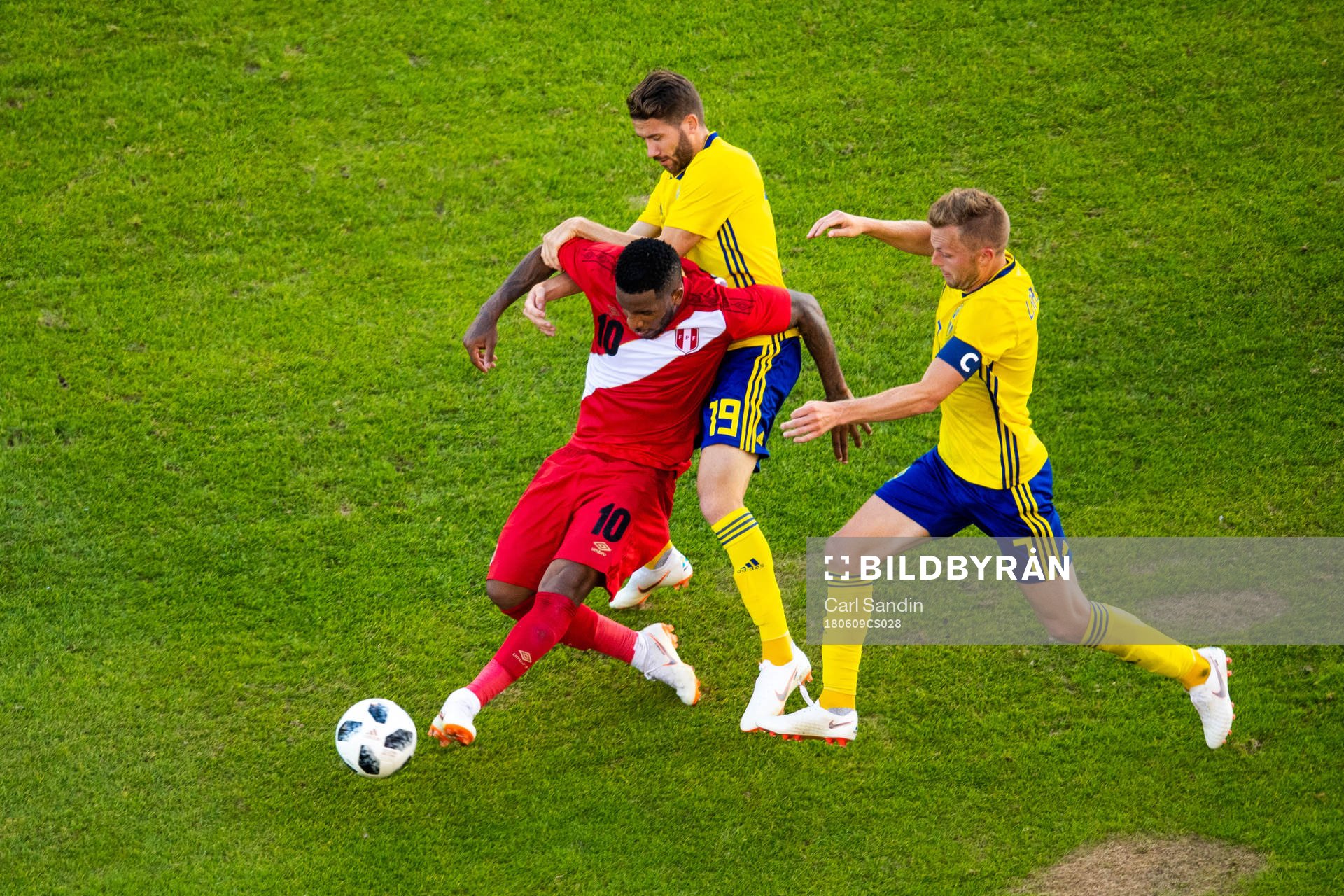 Marcus Rohdén and Sebastian Larsson of Sweden competes for