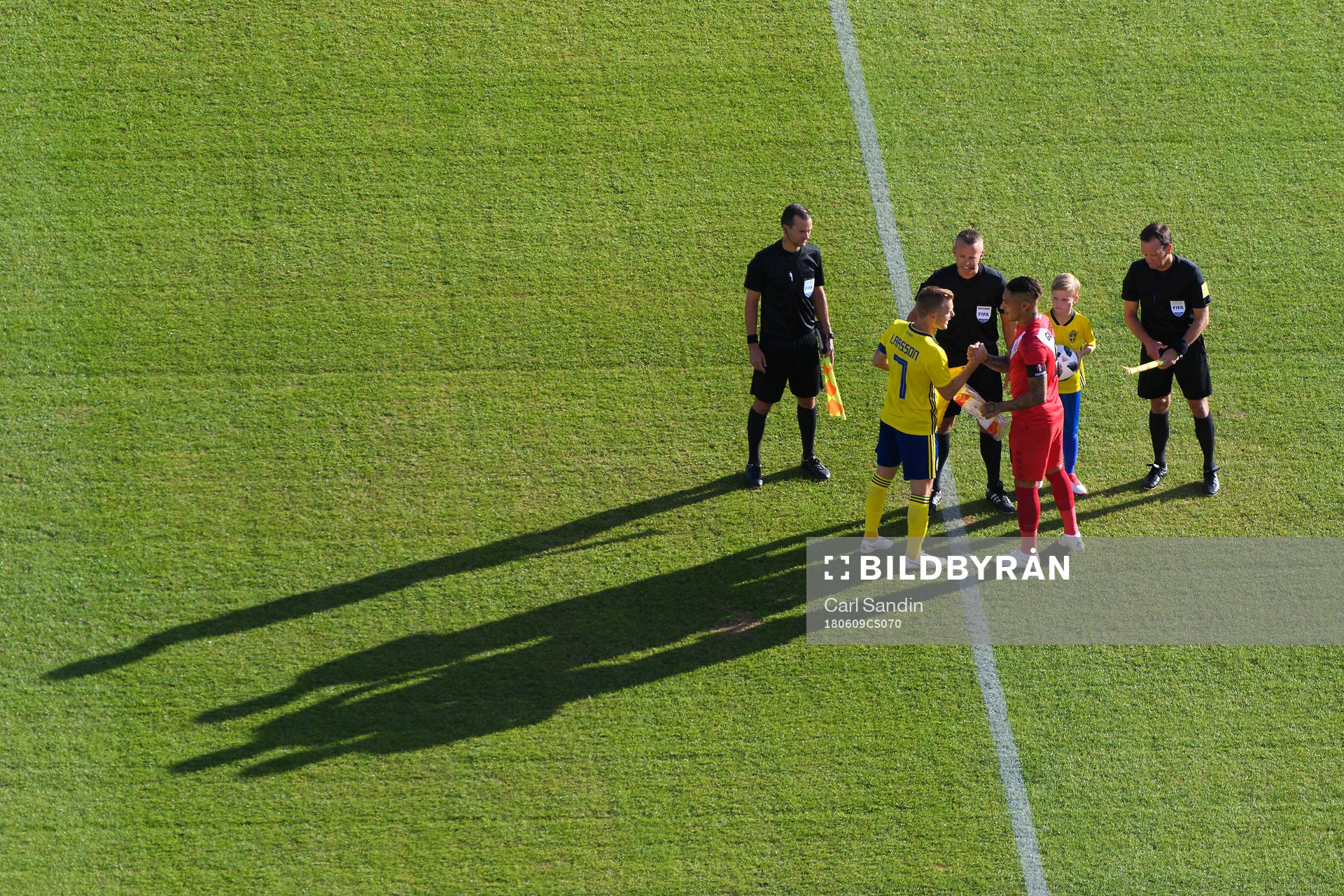 Sebastian Larsson of Sweden and Paolo Guerrero of Peru