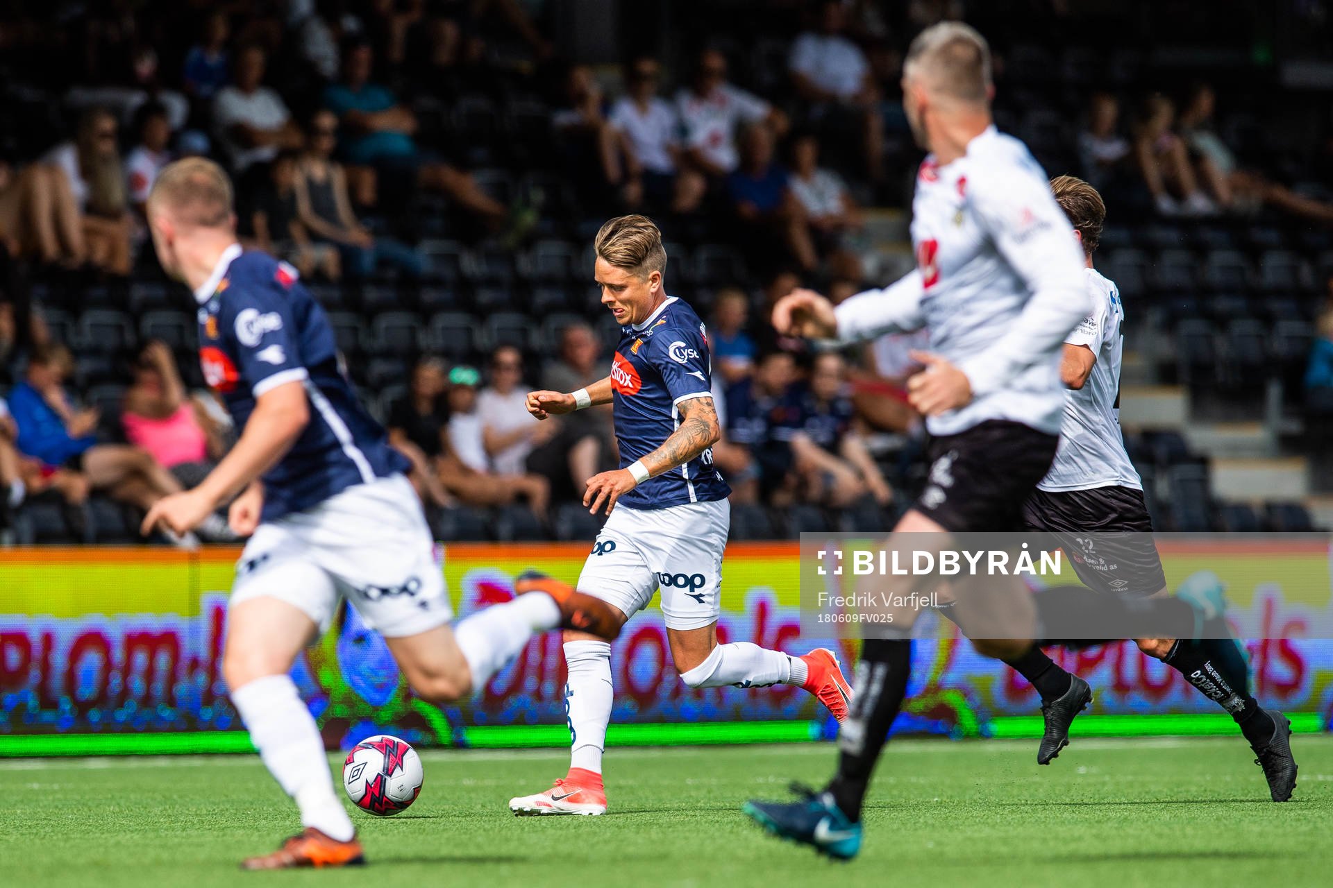 Claes Kronberg of Viking with the ball