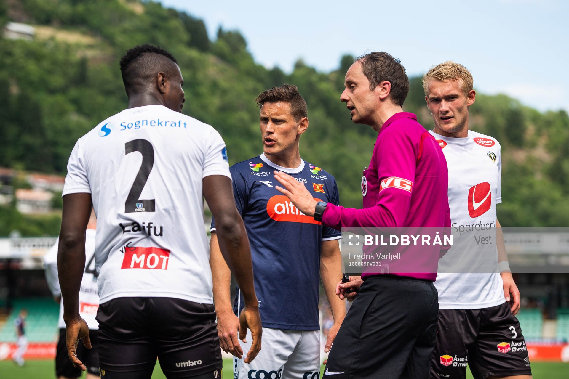 Akeem Latifu of Sogndal and Tommy Høiland of Viking in a