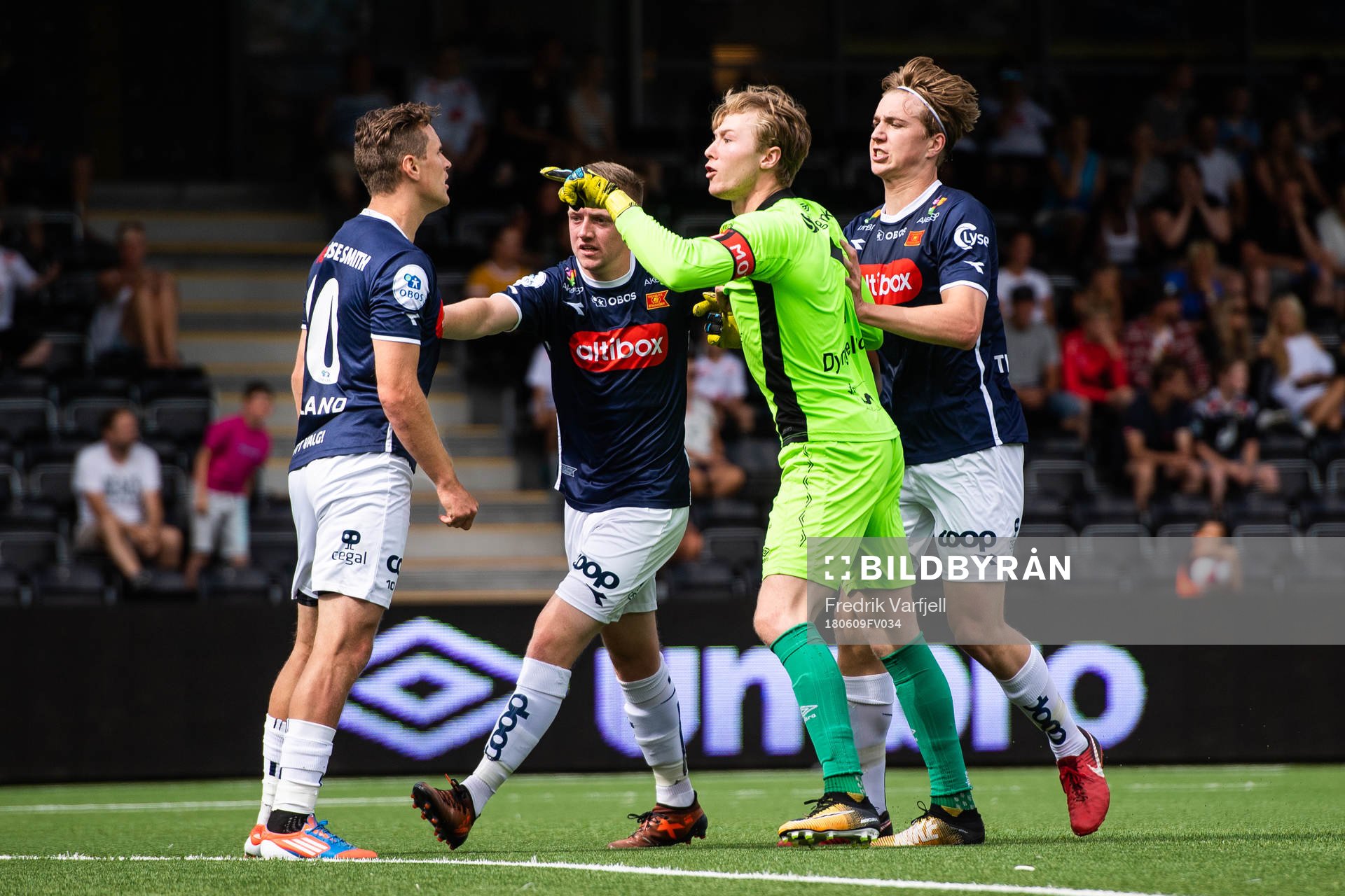 Tommy Høiland of Viking in a situation with Goalkeeper
