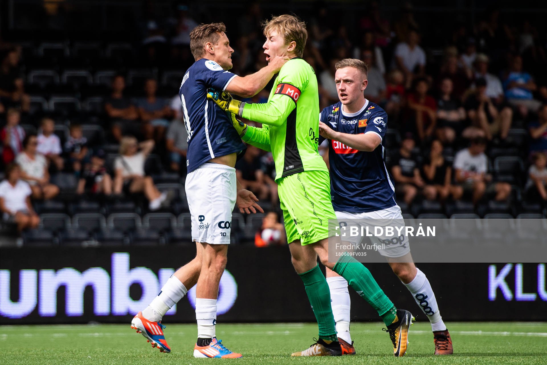 Tommy Høiland of Viking in a situation with Goalkeeper