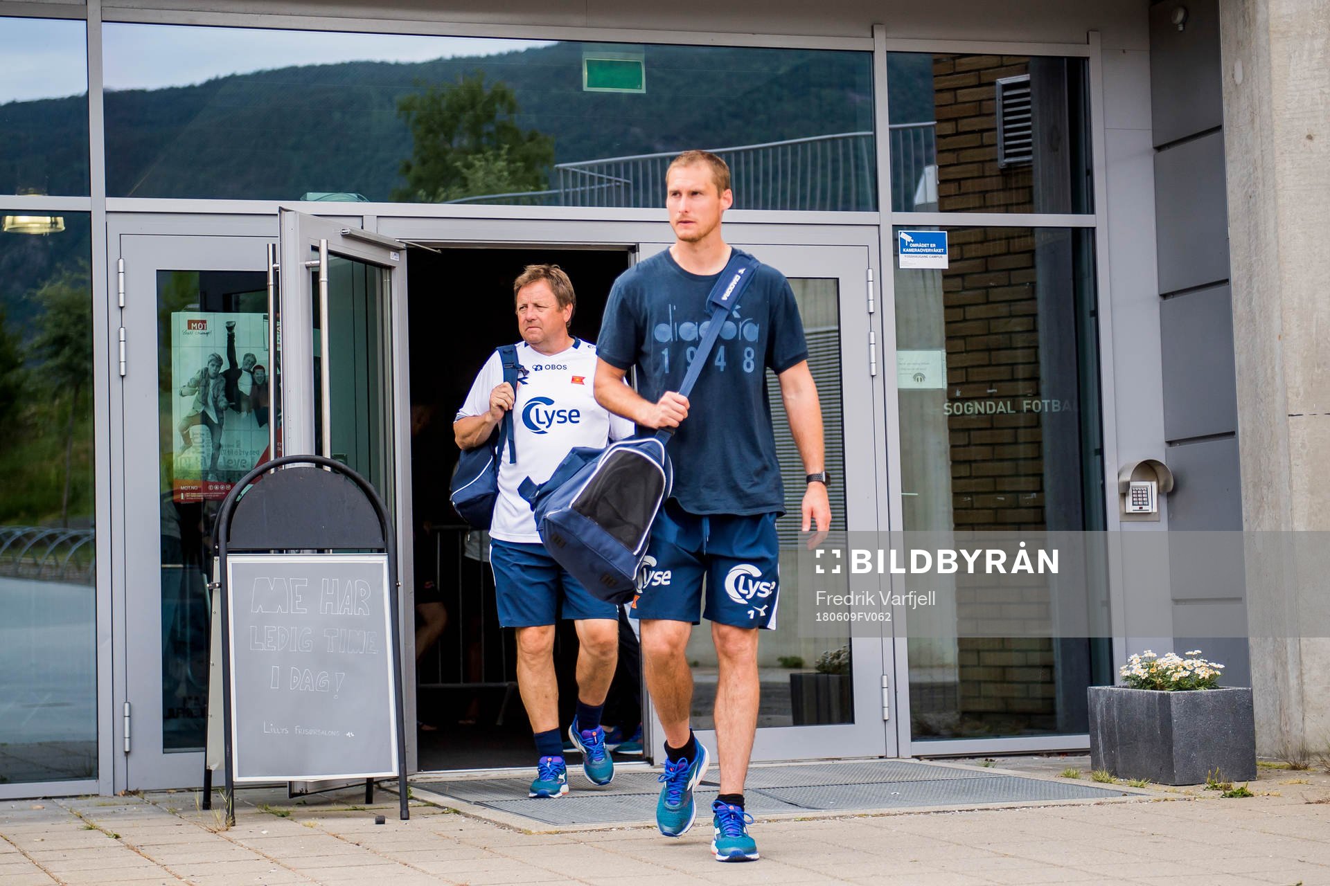 Bjarne Berntsen, head coach of Viking, and goalkeeper Iven