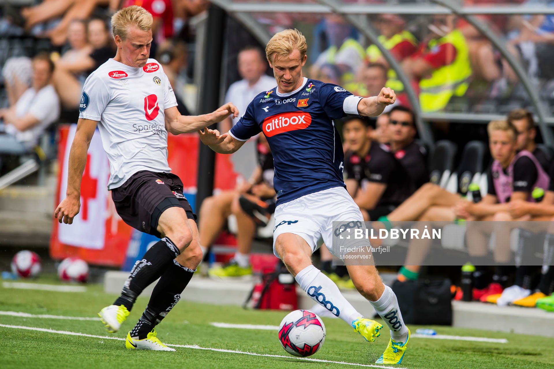 Eirik Schulze of Sogndal and Viljar Vevatne of Viking