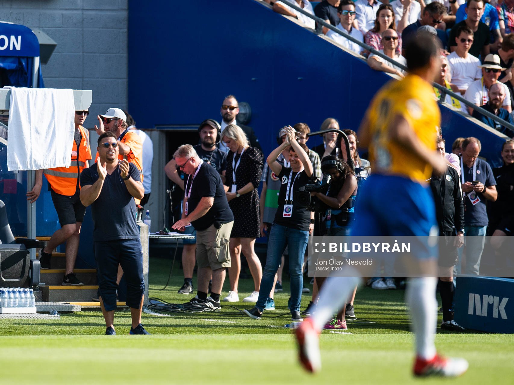 Ronaldo, head coach of Brazil, sees Edmundo of Brazil