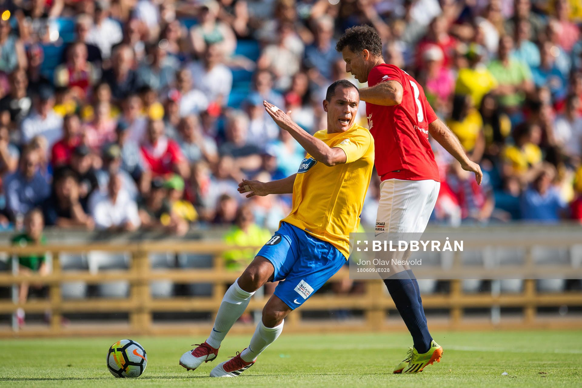 Giovanni of Brazil and Ronny Johnsen of Norway in a situation that precedes a penalty kick during the Omkampen match between Norway 1998 and Brazil 1998 on June 9, 2018 in Oslo.