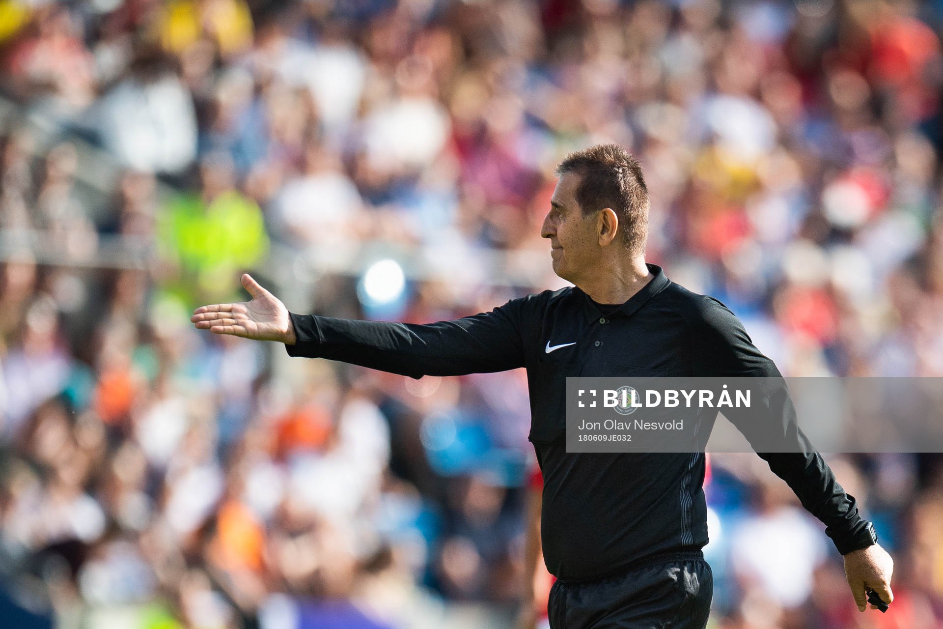 Esse Baharmast, referee, awards a penalty for Brazil