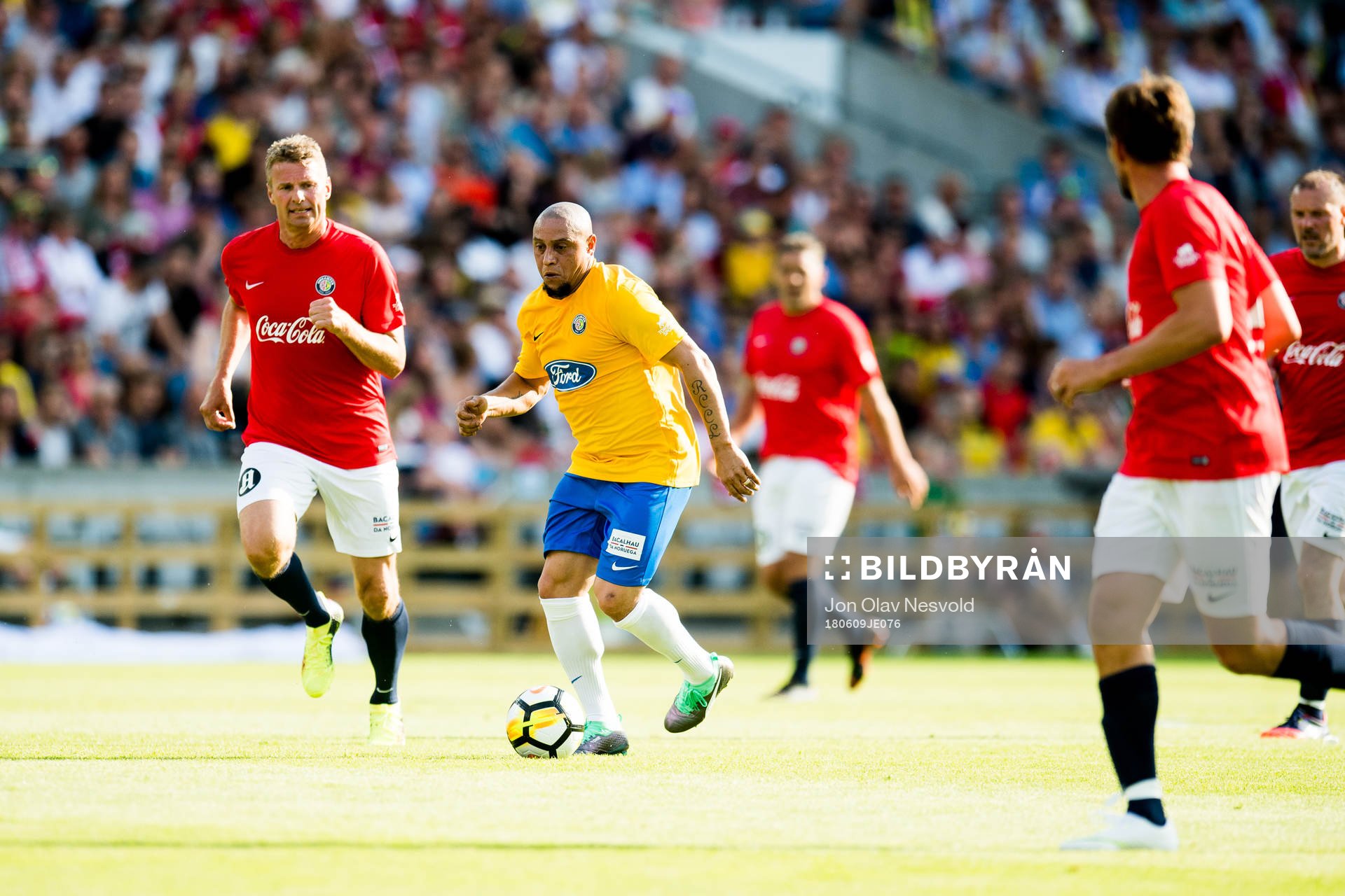Jostein Flo of Norway and Roberto Carlos of Brazil during the Omkampen match between Norway 1998 and Brazil 1998 on June 9, 2018 in Oslo.