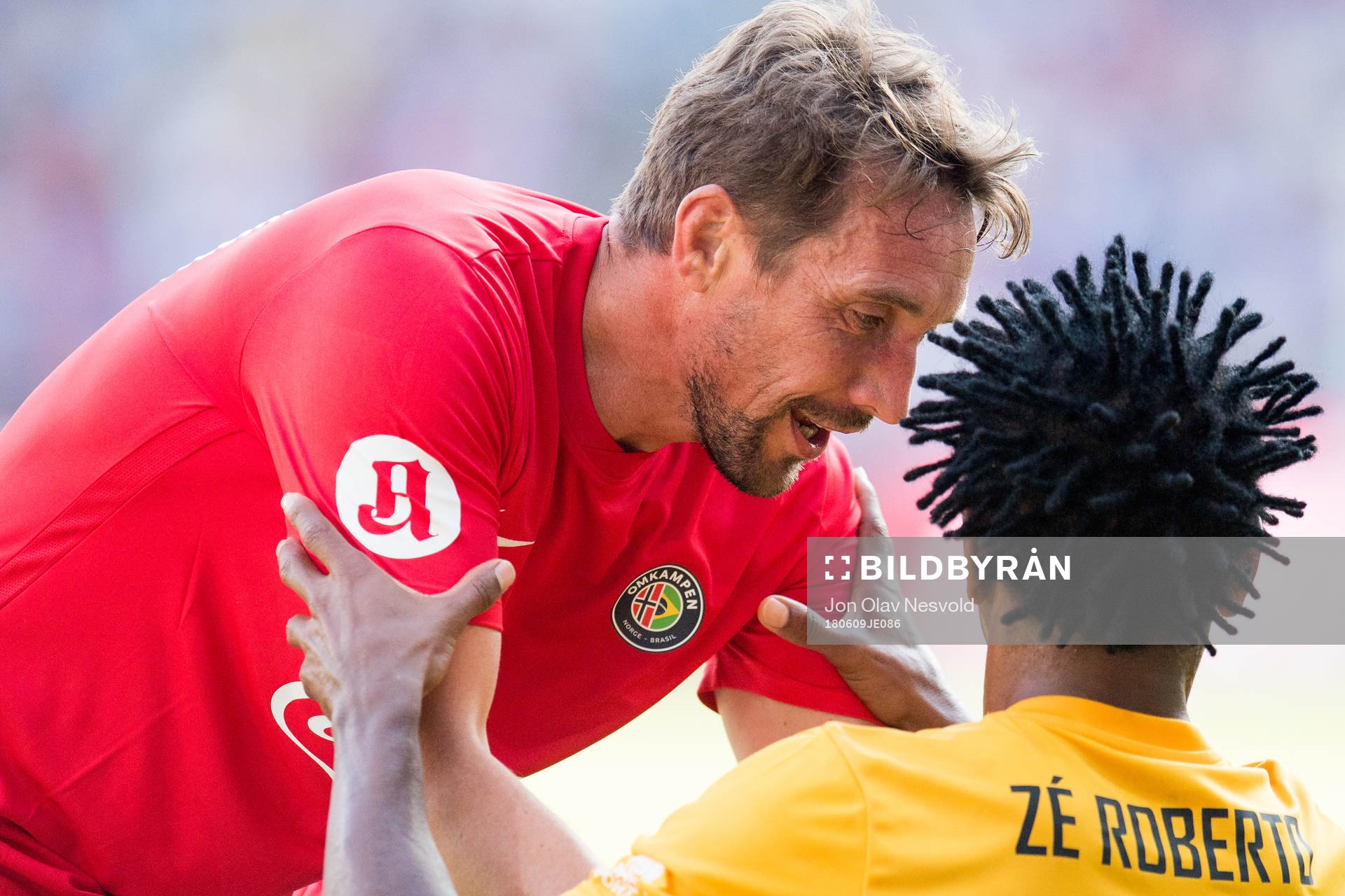 Vidar Riseth of Norway and Zé Roberto of Brazil during the Omkampen match between Norway 1998 and Brazil 1998 on June 9, 2018 in Oslo.