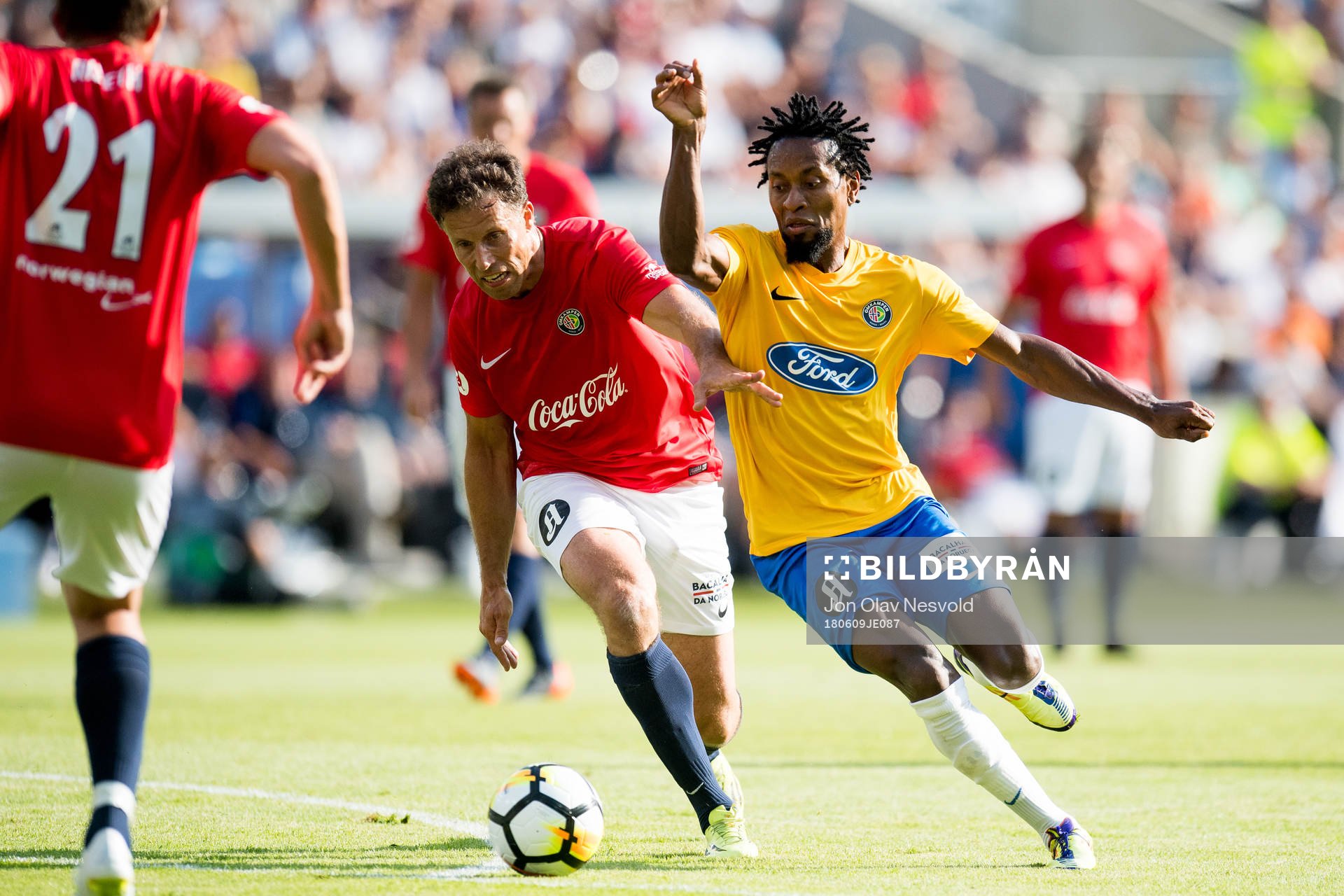 Ronny Johnsen of Norway and Zé Roberto of Brazil during the Omkampen match between Norway 1998 and Brazil 1998 on June 9, 2018 in Oslo.